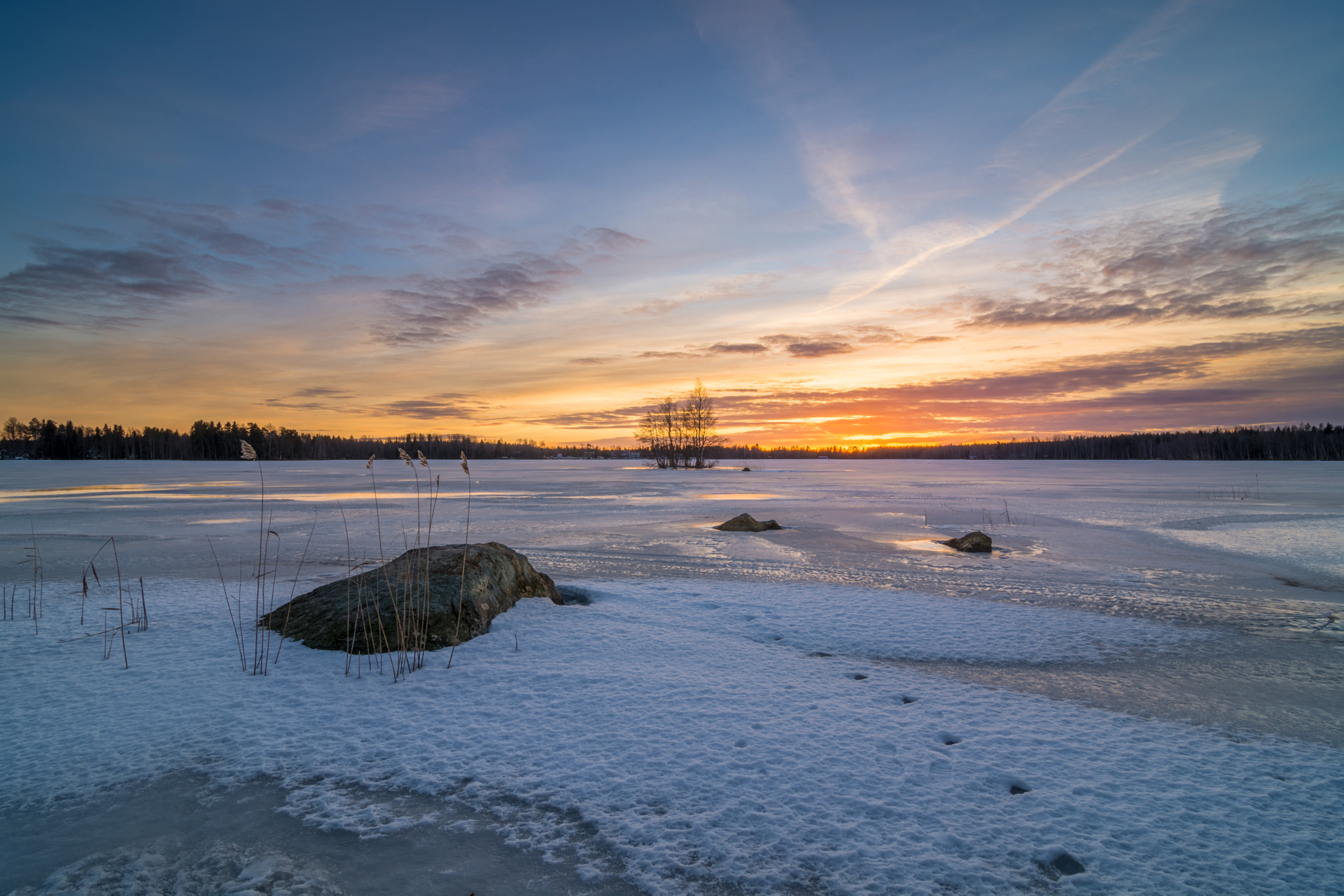 Tokina AT-X Pro 11-16mm F2.8 DX sample photo. Tracks on ice photography