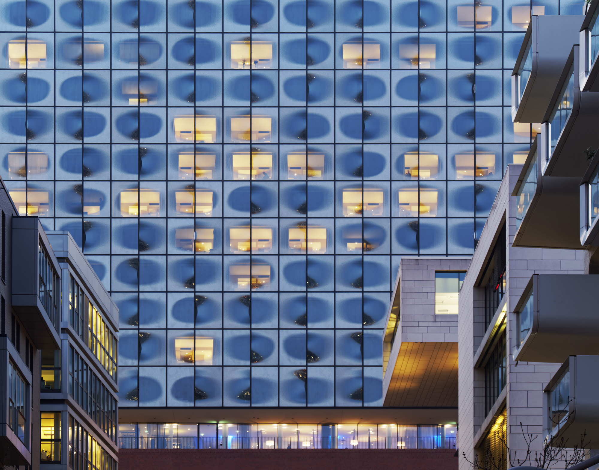 Olympus OM-D E-M5 II sample photo. Elbphilharmonie hamburg photography