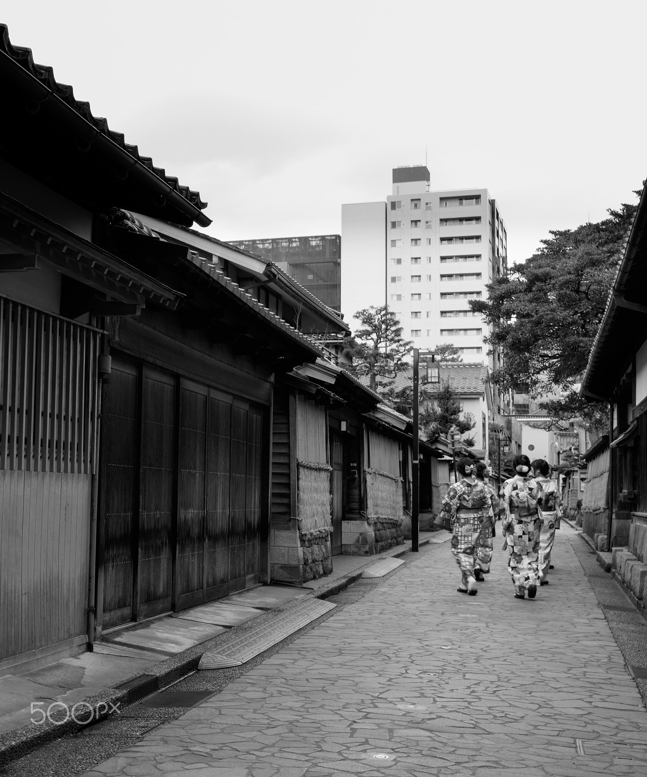 Canon EF-M 11-22mm F4-5.6 IS STM sample photo. Back street kanazawa japan photography