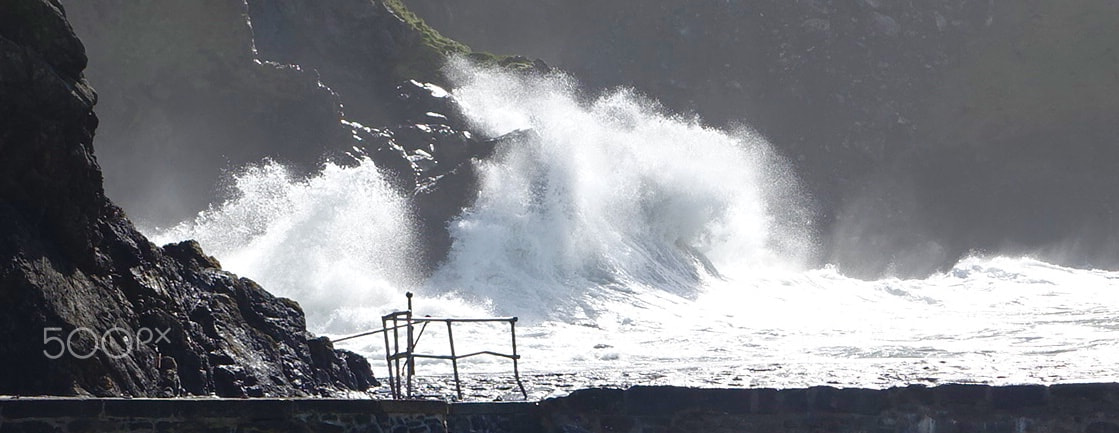 Sony 24-200mm F2.8 sample photo. Outside the harbours safety..... photography