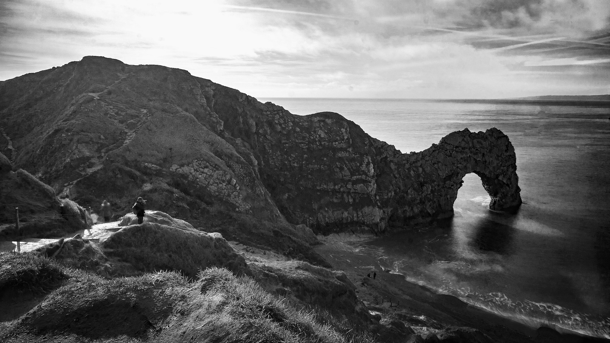 Canon EOS 750D (EOS Rebel T6i / EOS Kiss X8i) sample photo. Durdle door in black and white photography