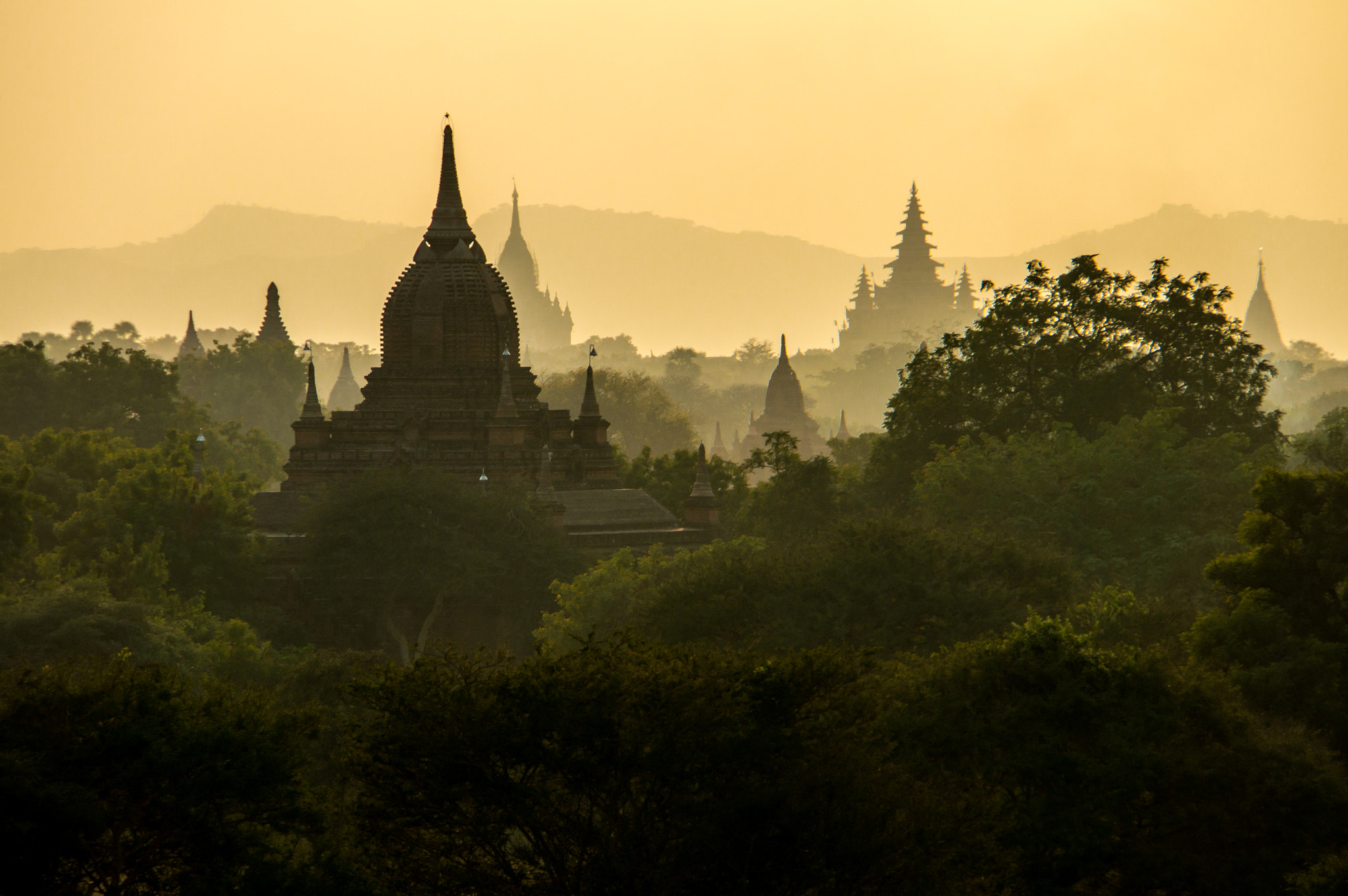 Sony E 18-200mm F3.5-6.3 OSS LE sample photo. Bagan sunset photography
