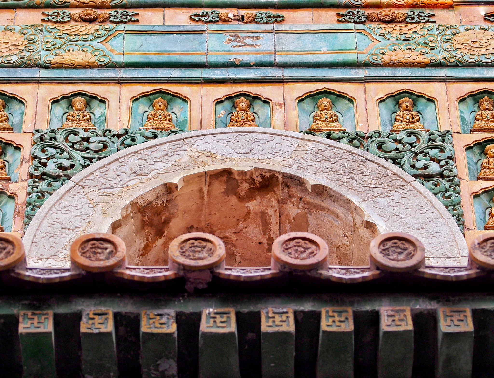 Olympus OM-D E-M5 sample photo. Temple door photography