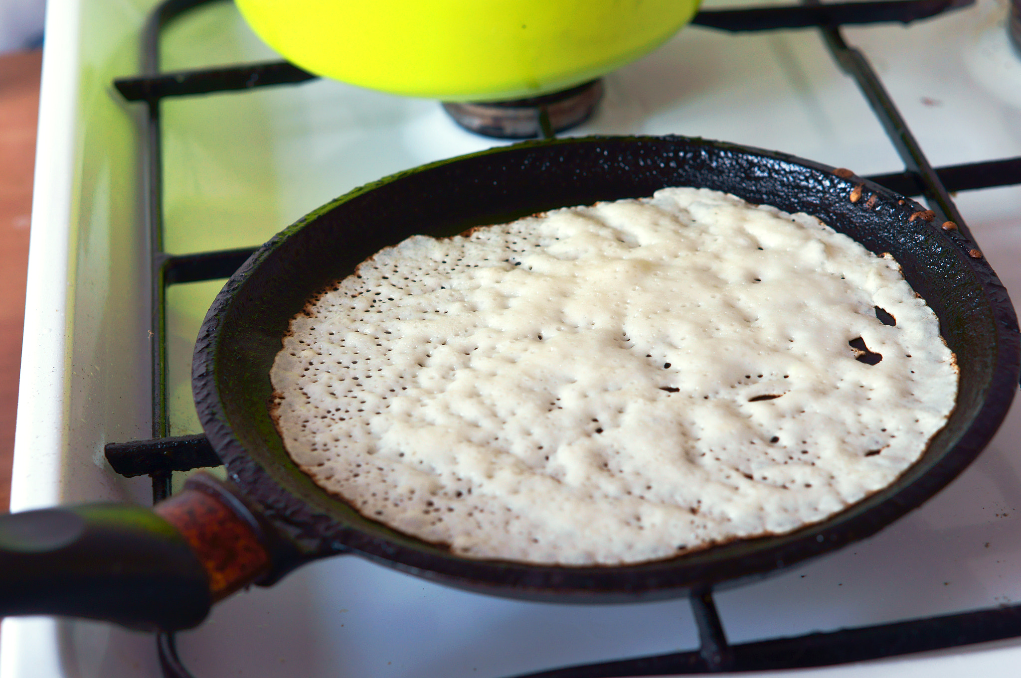 Sony Alpha NEX-3N + E 50mm F1.8 OSS sample photo. Pancakes, frying pan, oven, gas, carnival, cook, kitchen, cooking photography