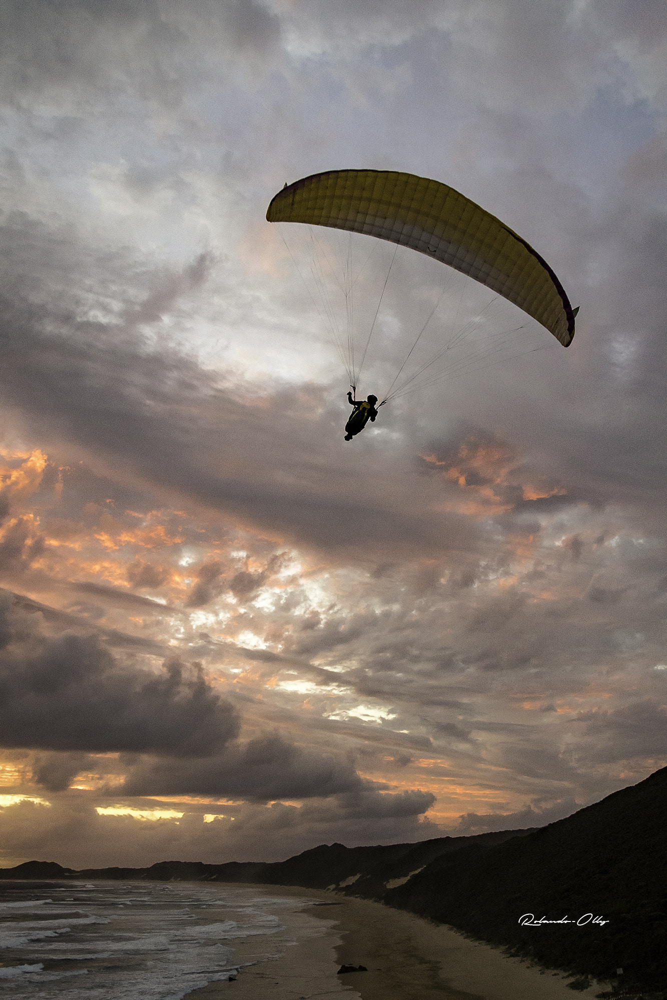 Sigma 18-250mm F3.5-6.3 DC OS HSM sample photo. Hanging onto a sunset. photography