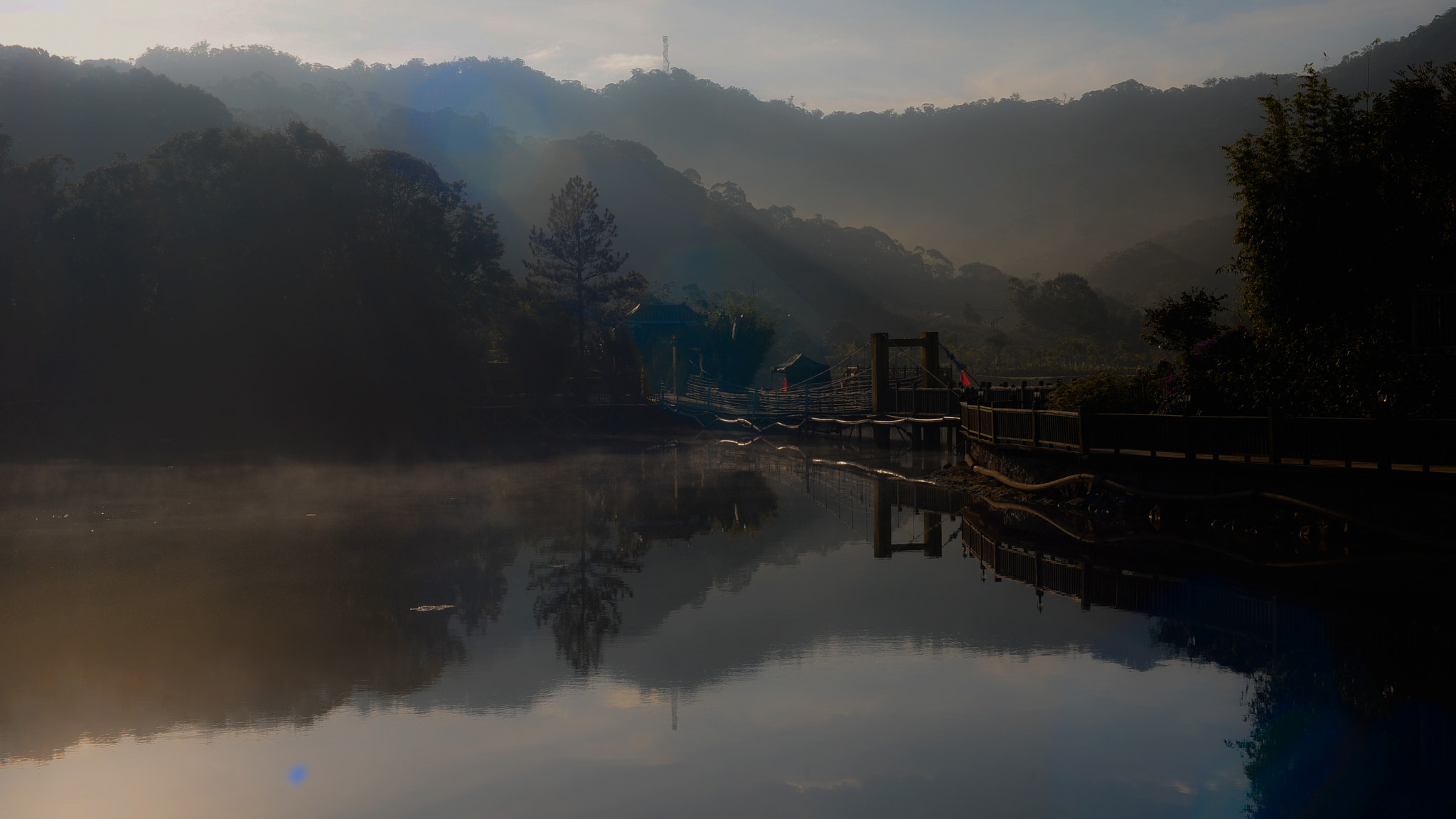 Nikon D800E + Nikon AF Nikkor 50mm F1.4D sample photo. Chain bridge photography