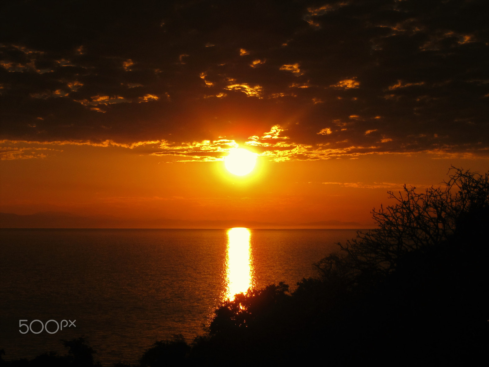 Canon PowerShot SD990 IS (Digital IXUS 980 IS / IXY Digital 3000 IS) sample photo. Sunset over lake malawi photography