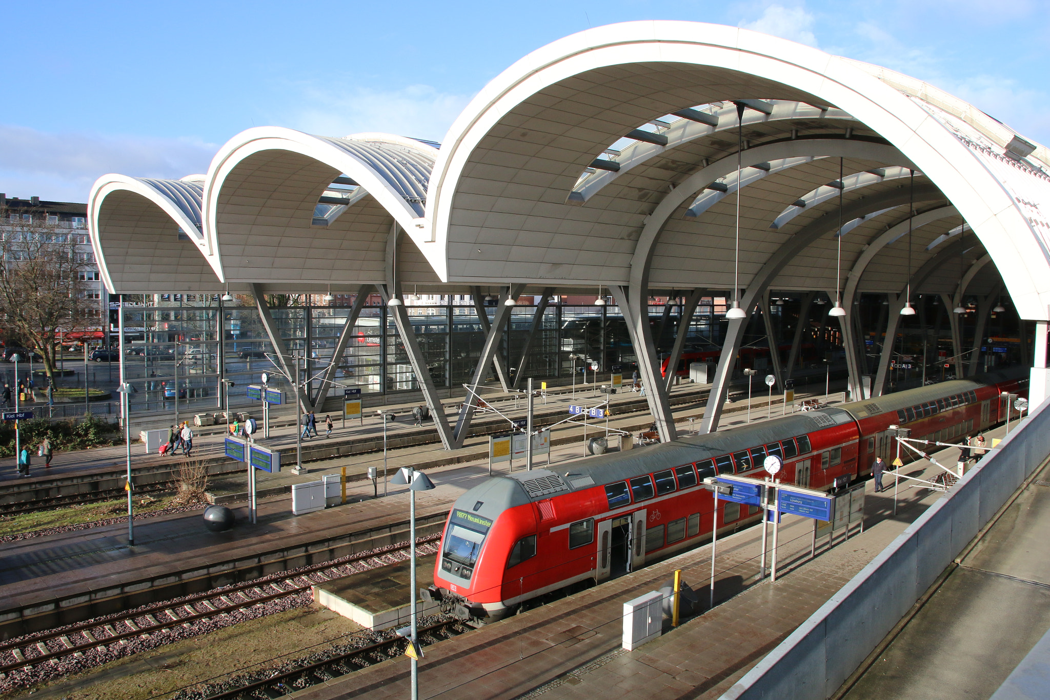 Sigma 17-70mm F2.8-4 DC Macro OS HSM sample photo. Bahnhof photography
