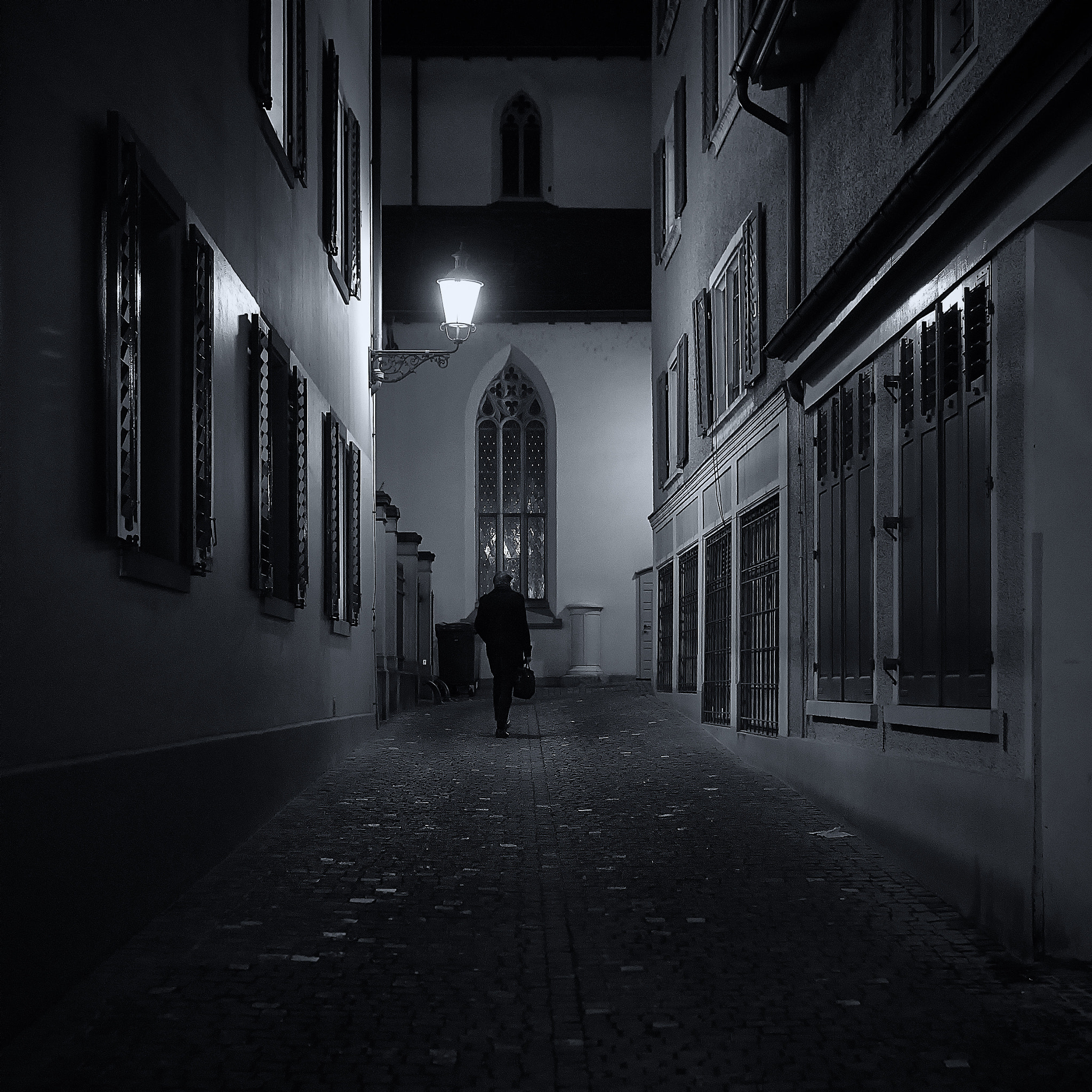 Sony a7R II sample photo. Man in alley, zürich photography