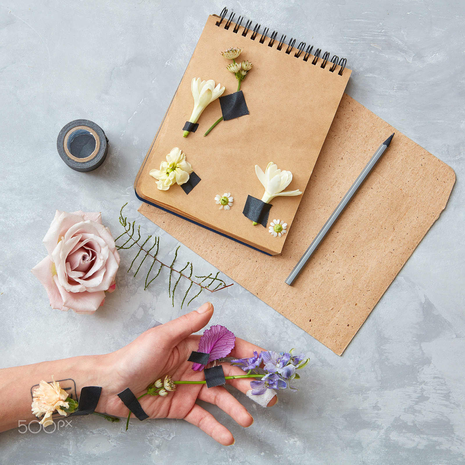 Canon EOS 5DS R sample photo. Flowers and notes photography