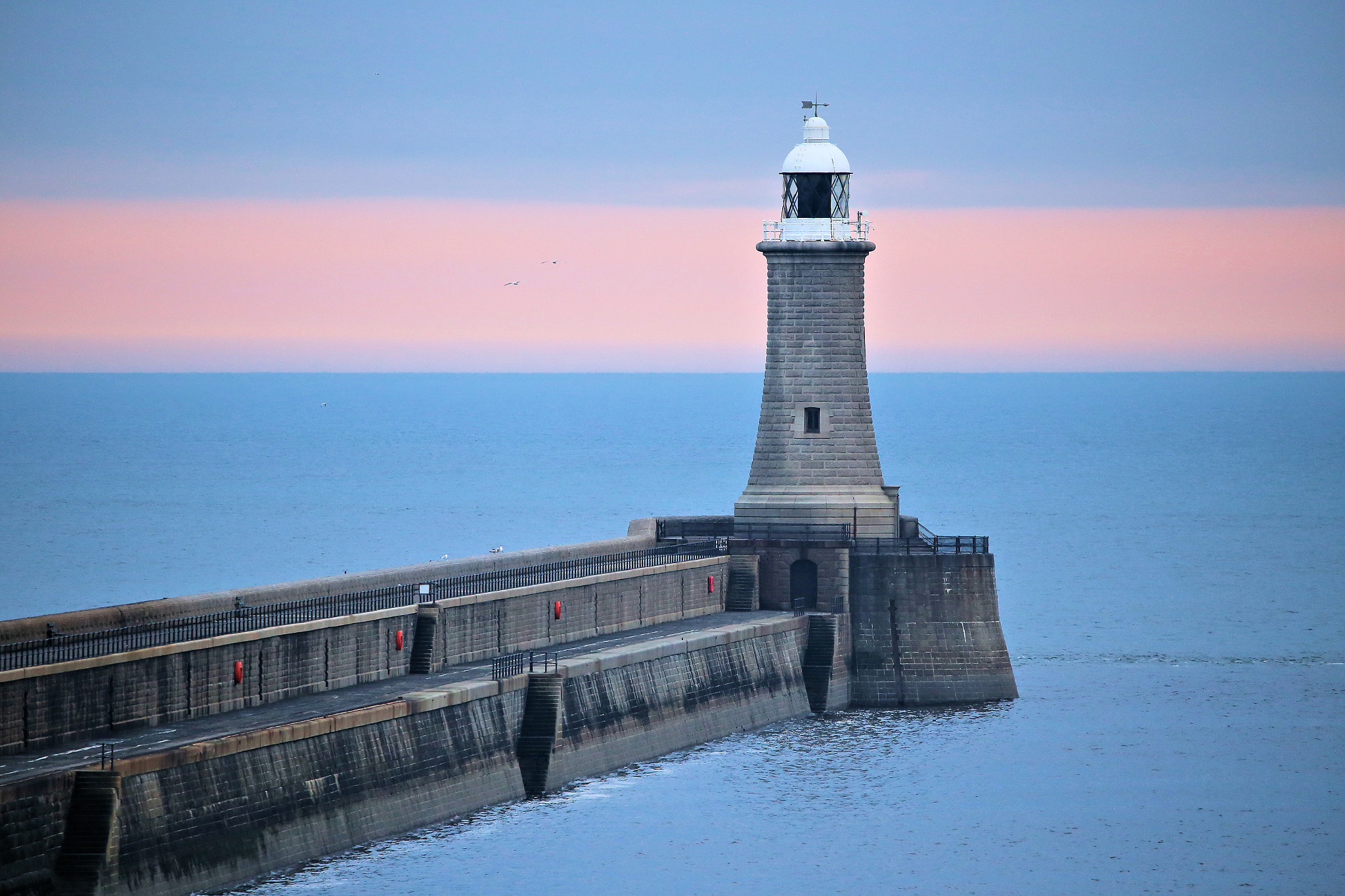 Canon EOS 6D sample photo. Tynemouth pier and lighthouse photography
