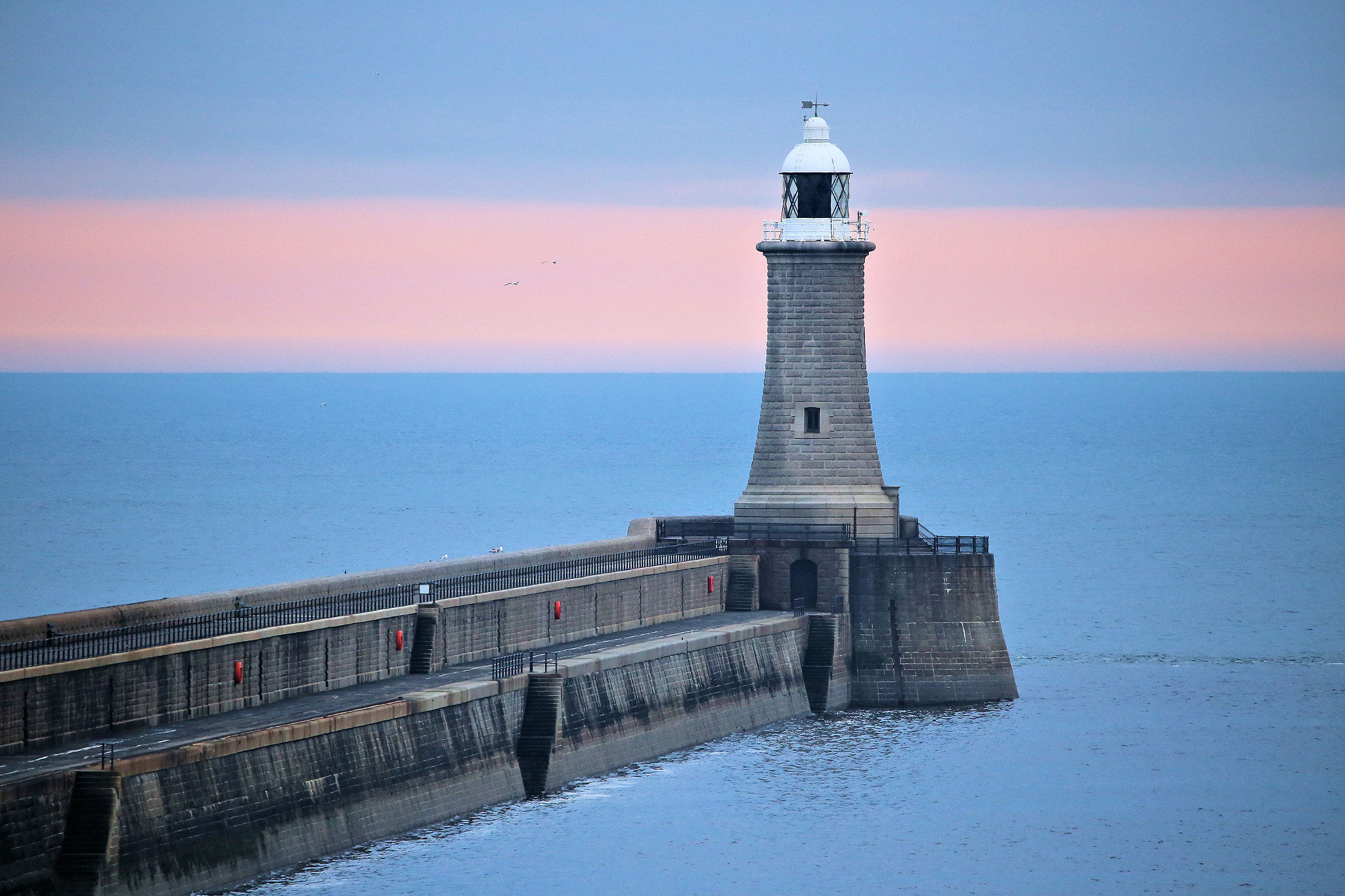 150-600mm F5-6.3 DG OS HSM | Contemporary 015 sample photo. Tynemouth pier and lighthouse photography