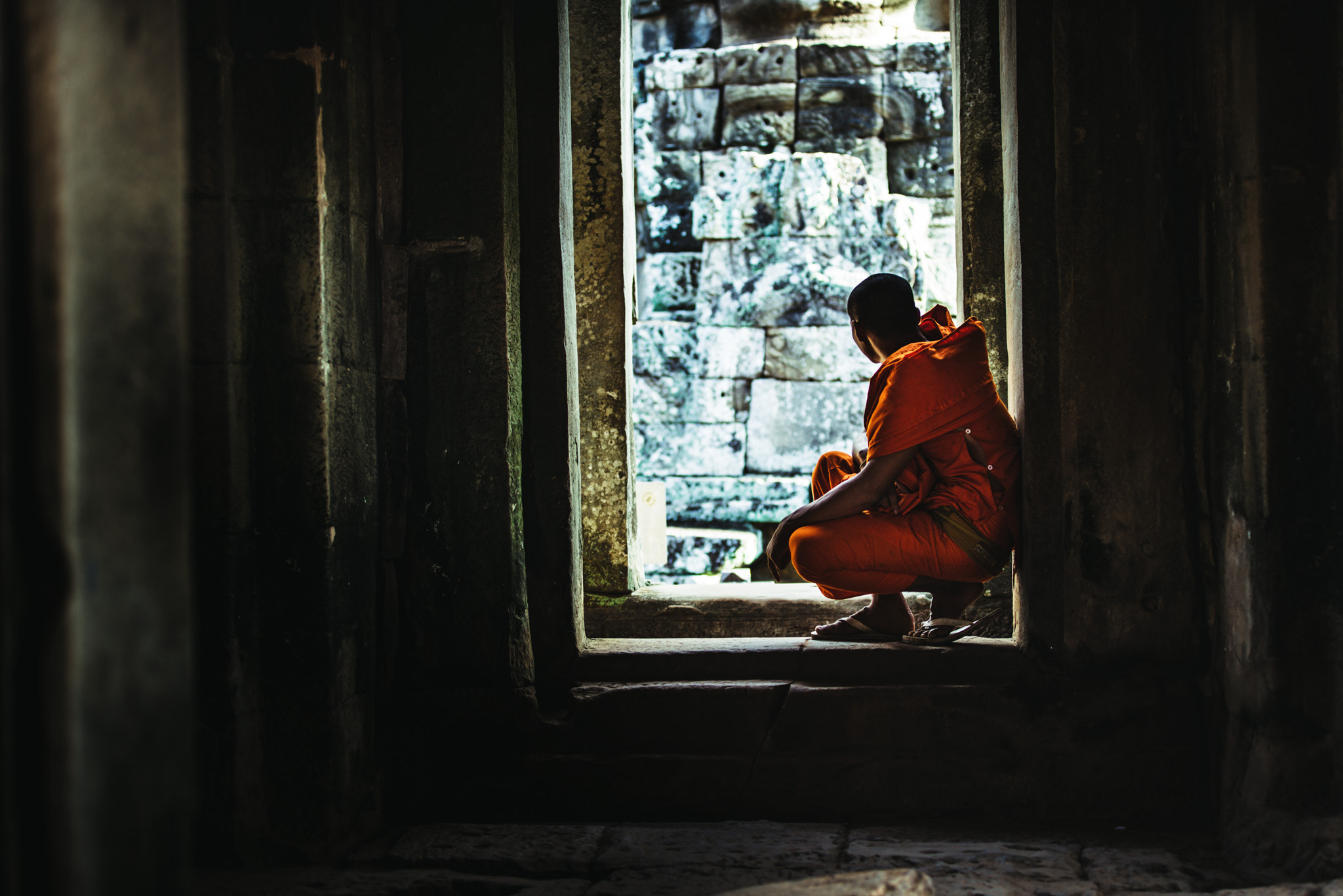 Sony a7R sample photo. Young monk looks out on the ruins of bayon temple photography