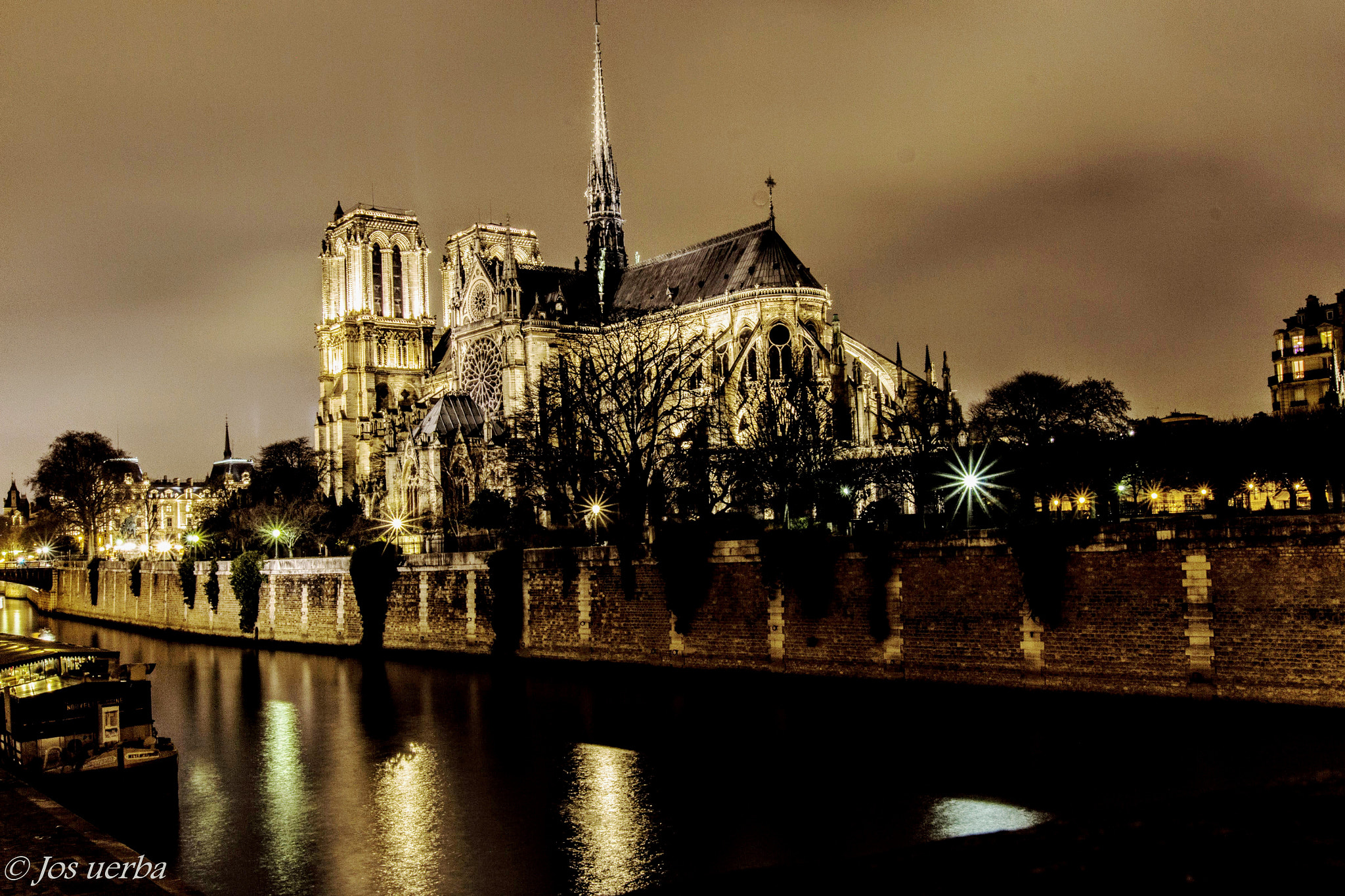 Sigma 10-20mm F3.5 EX DC HSM sample photo. Notre dame de paris photography