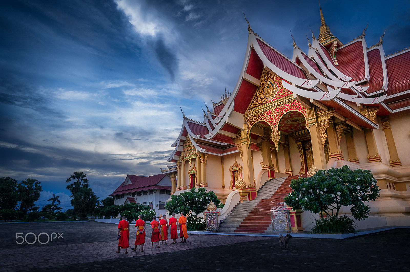 Sony Alpha NEX-6 sample photo. Wat that luang neua in twilight photography