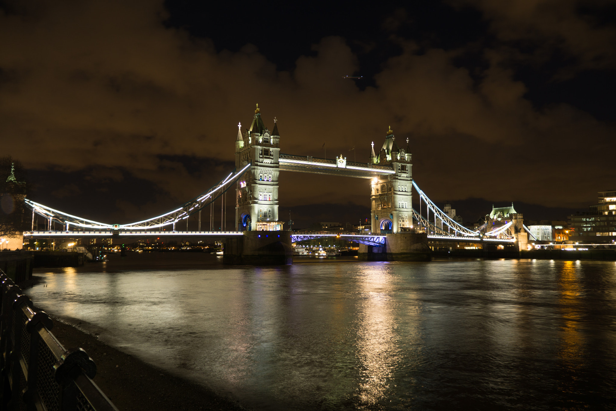 Sony a6000 + Sony E 18-55mm F3.5-5.6 OSS sample photo. Tower bridge photography