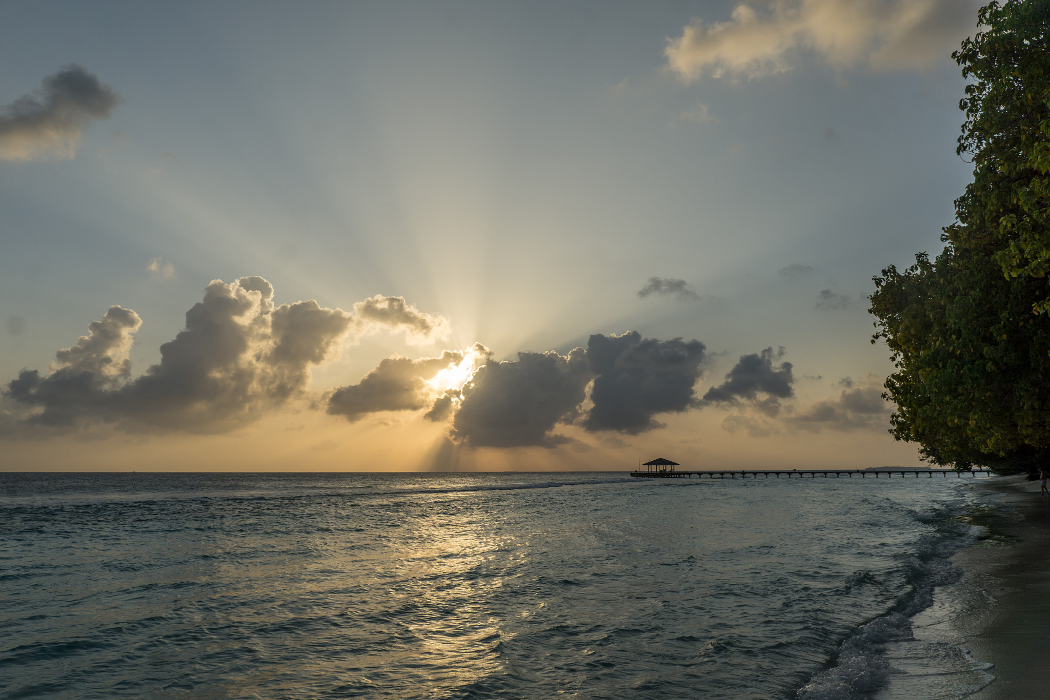 Sony a6000 + Sony E 18-55mm F3.5-5.6 OSS sample photo. Sunset in maldives photography