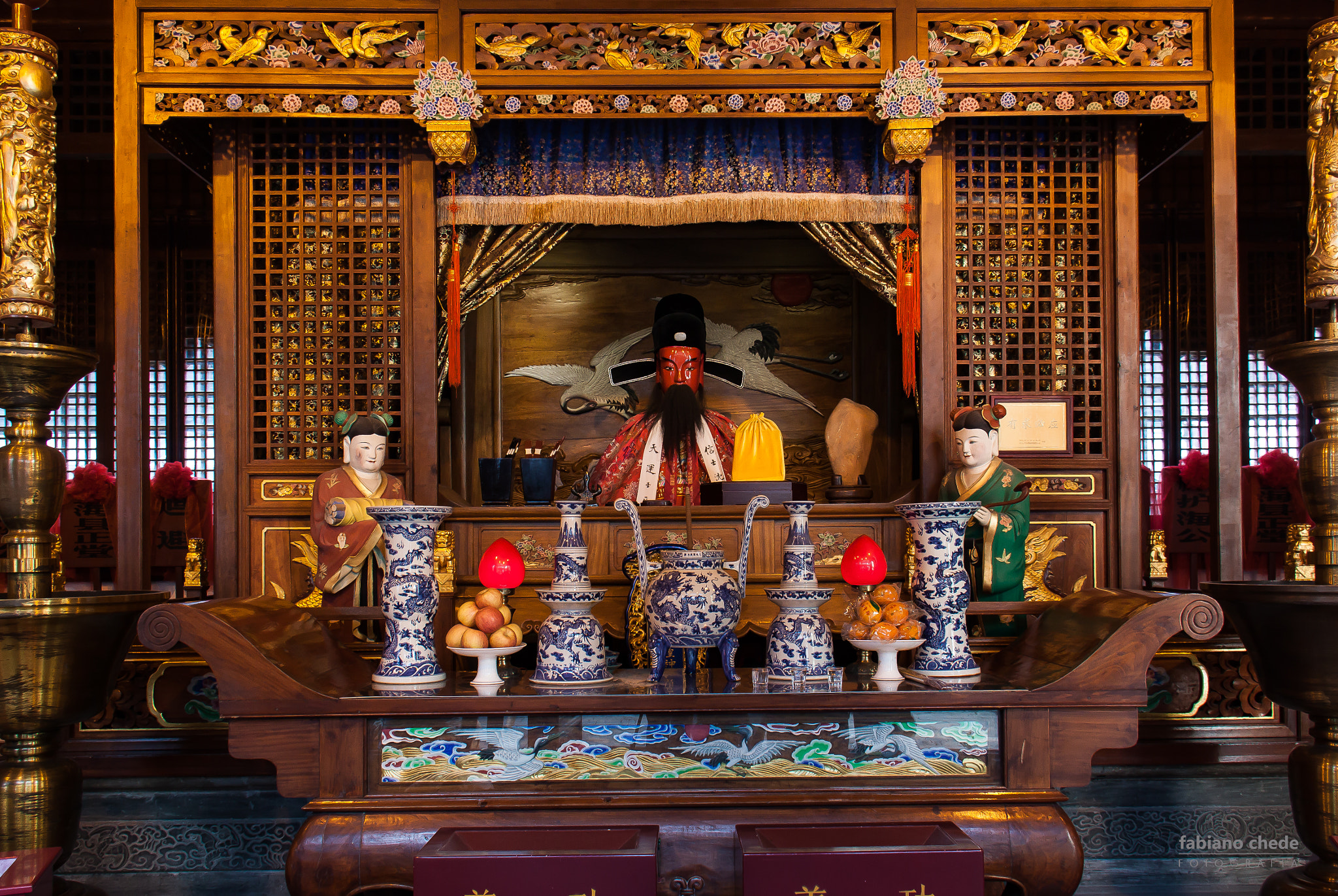 Canon EF-S 18-200mm F3.5-5.6 IS sample photo. Taoist temple of the town gods chenghuang miao shanghai photography