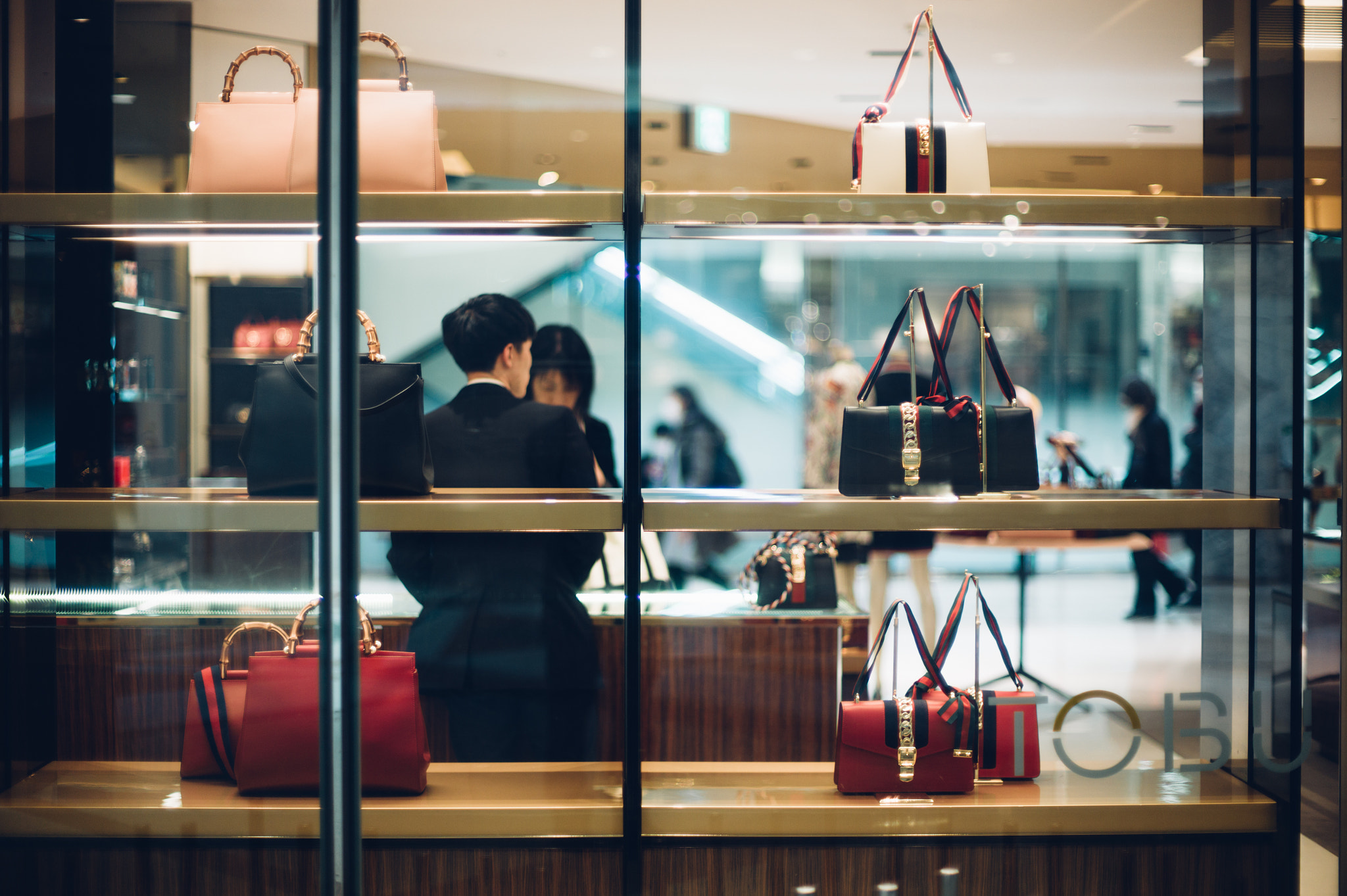Leica M9 + Noctilux-M 50mm f/1 sample photo. Making a purchase photography