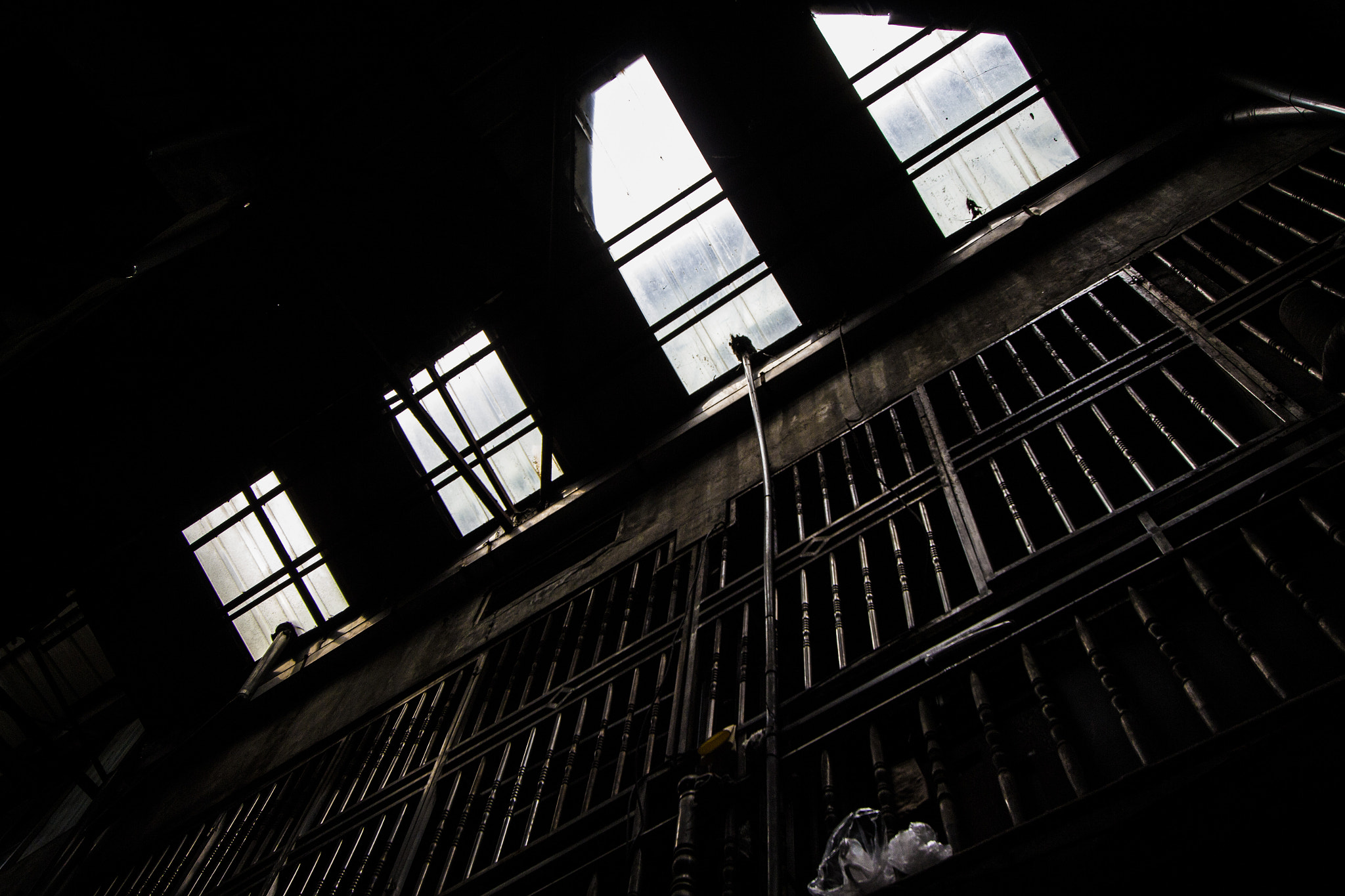 Canon EF-S 10-22mm F3.5-4.5 USM sample photo. Dusty windows photography