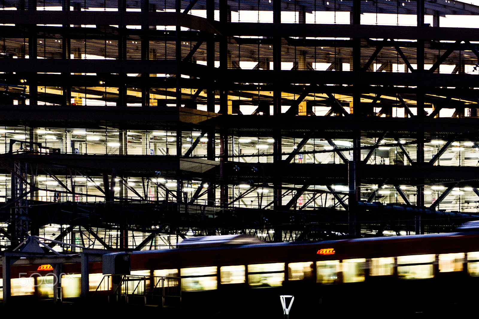 Sony a6000 + Sony FE 70-200mm F4 G OSS sample photo. Static grid / dynamic grid photography