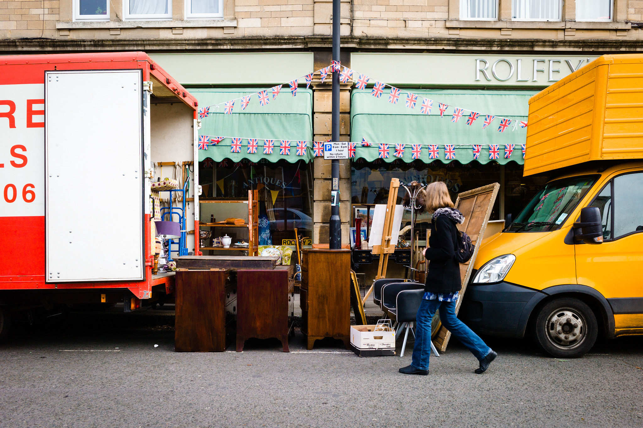 Leica Summarit-M 35mm F2.5 sample photo. Antiques market photography