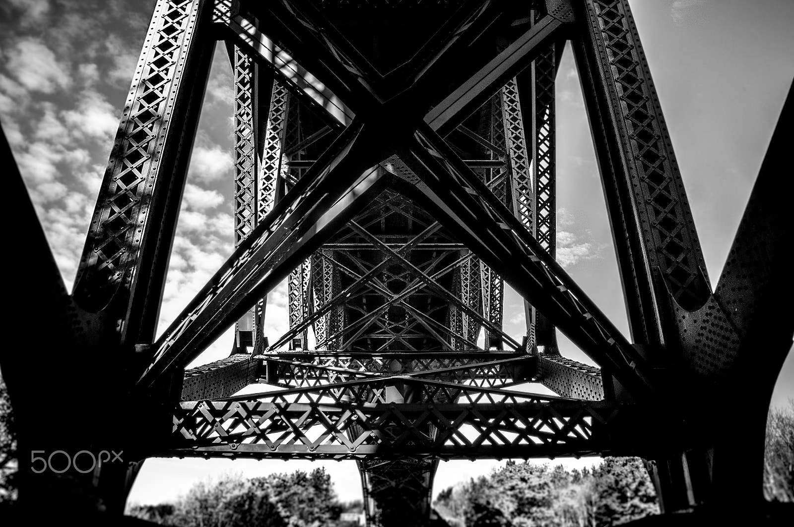 Sony Alpha NEX-C3 + Sony E 18-55mm F3.5-5.6 OSS sample photo. Under bridge photography
