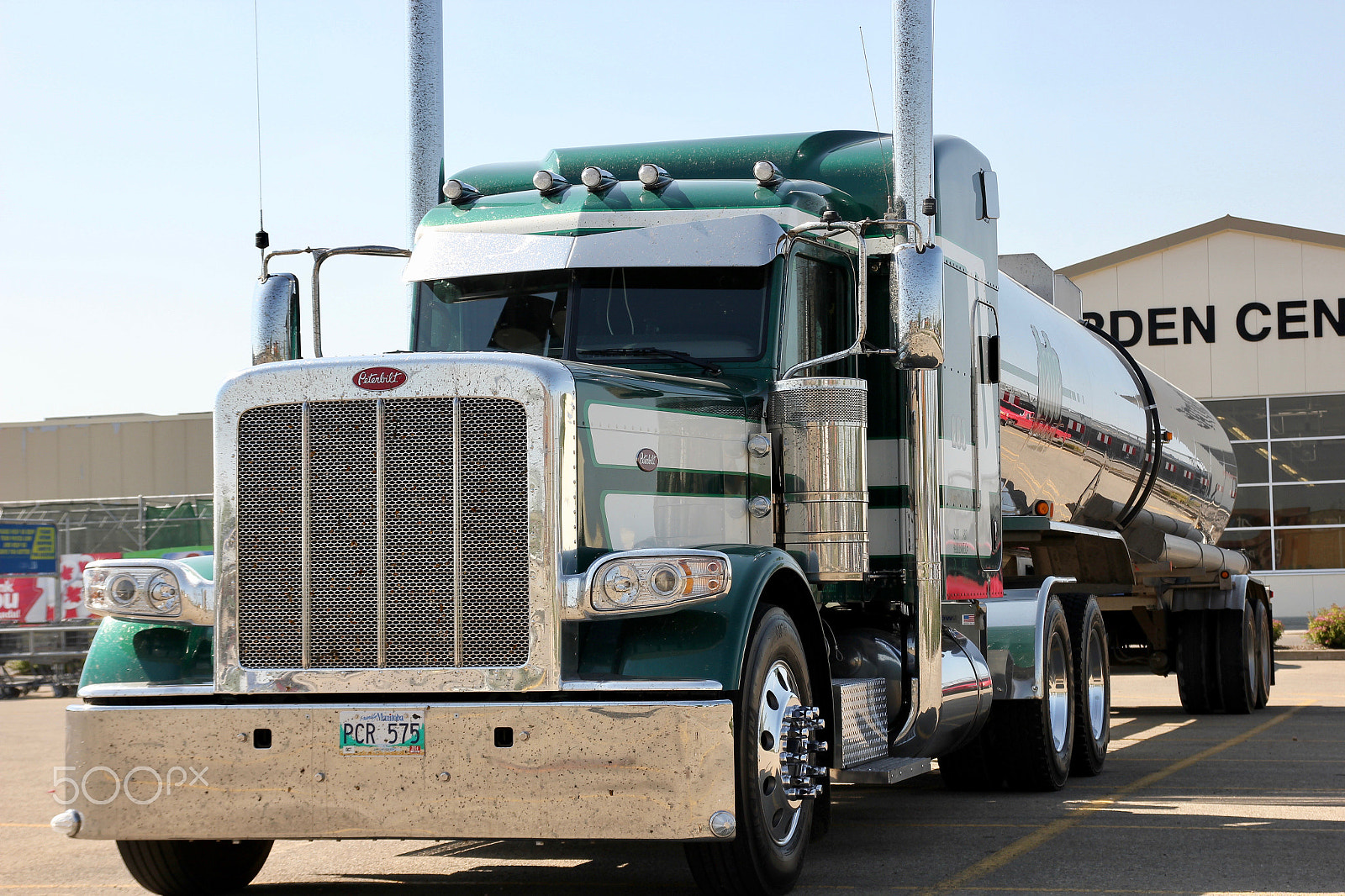 Canon EOS 550D (EOS Rebel T2i / EOS Kiss X4) sample photo. Peterbilt glider kit photography