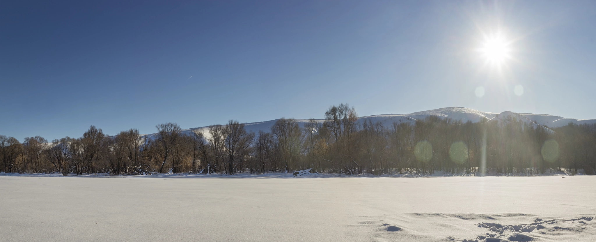 Sony SLT-A77 + Sony DT 35mm F1.8 SAM sample photo. Sunlight over the frozen river panorama photography