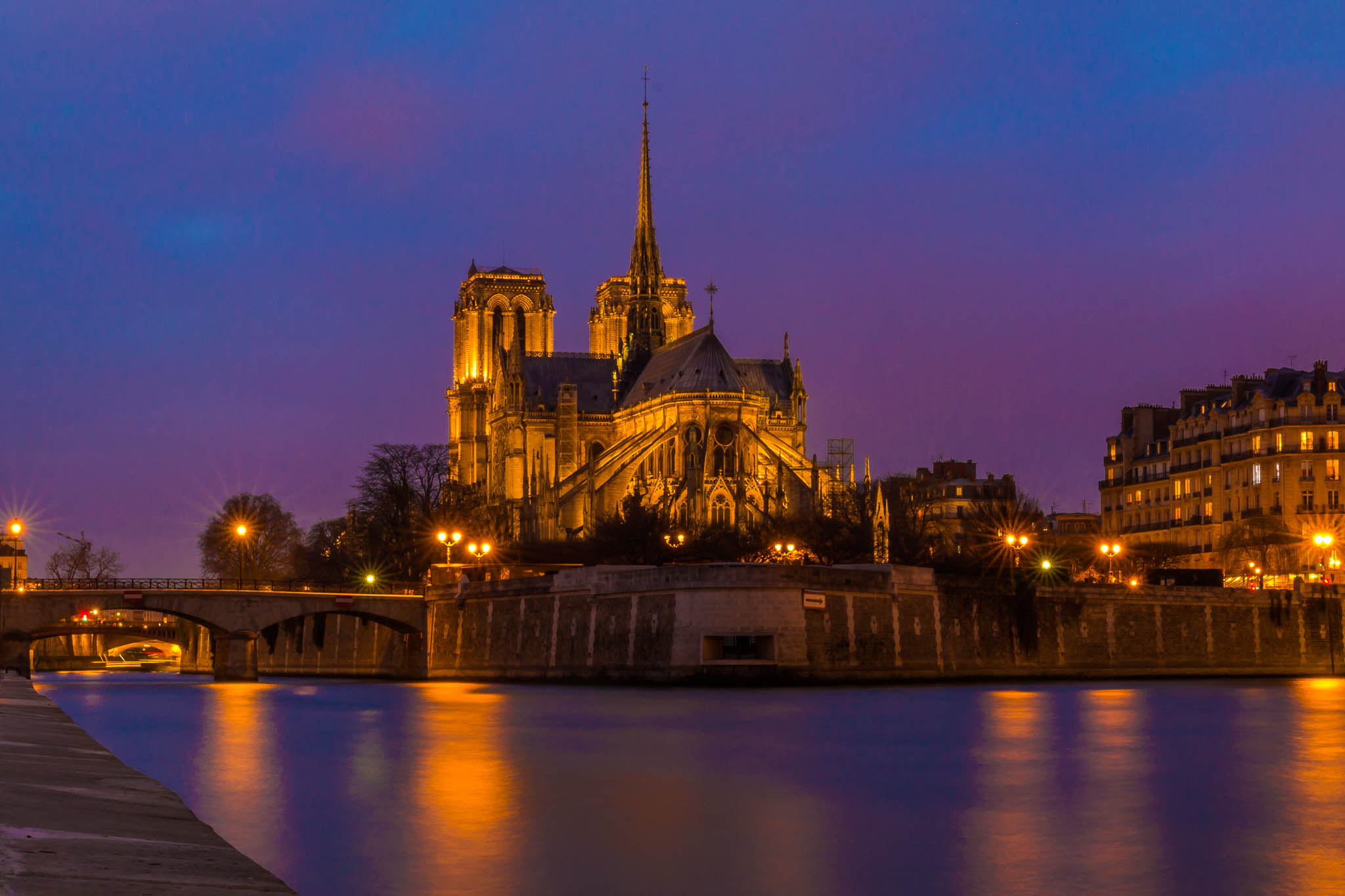 Canon EF 16-35mm F4L IS USM sample photo. Purple night photography