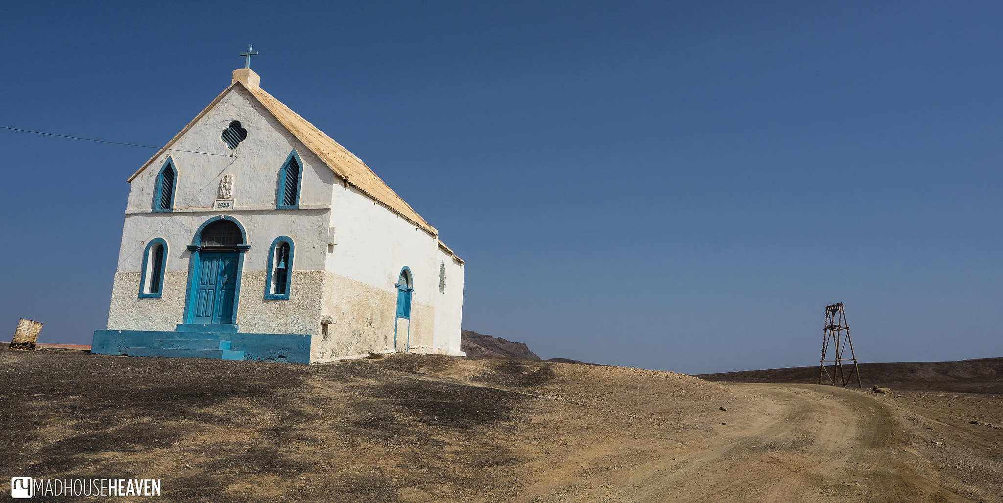 Olympus PEN E-PL7 sample photo. Chapel in a moonscape photography