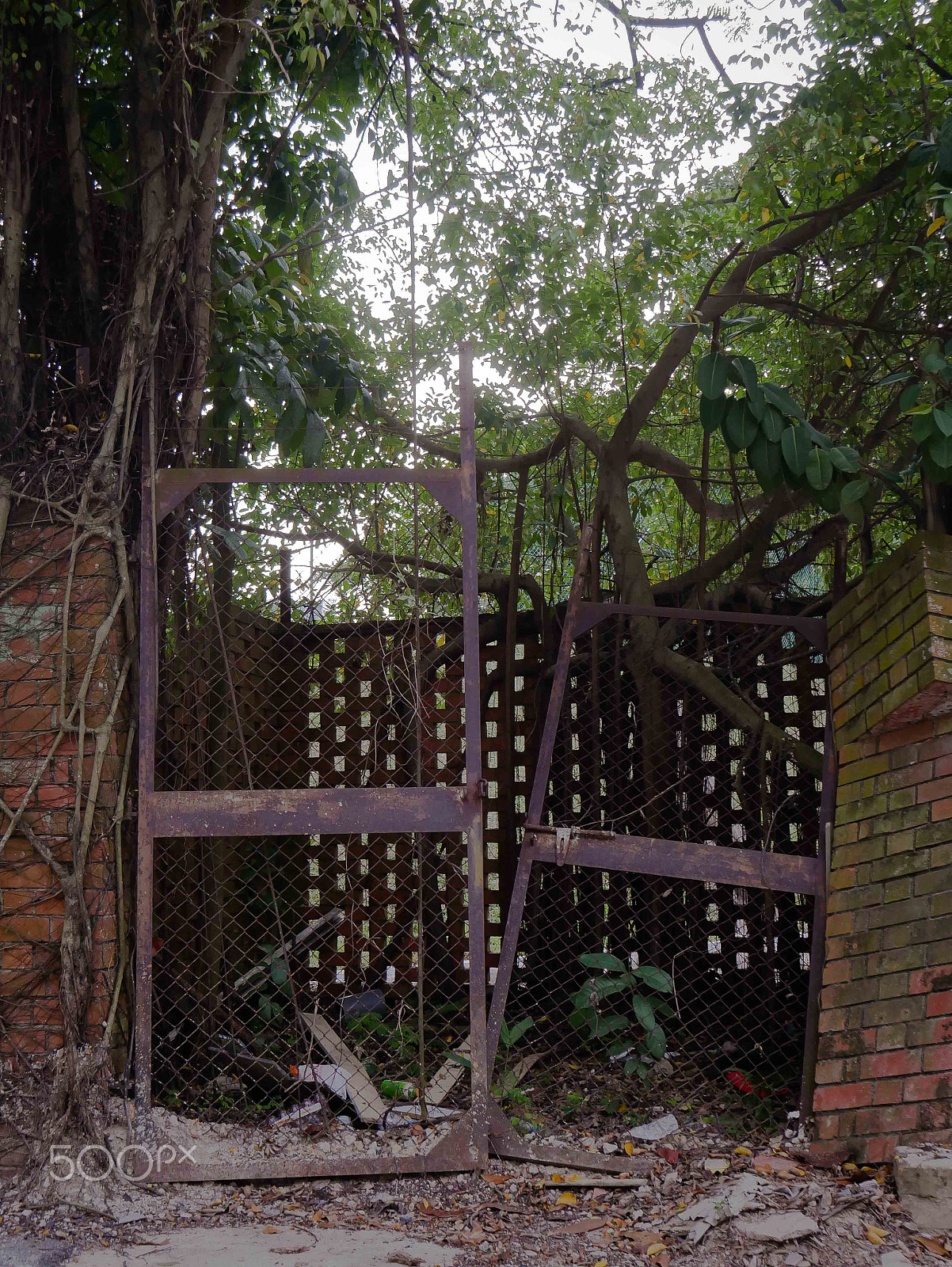 Panasonic Lumix DMC-G7 sample photo. Unknown brick structure photography
