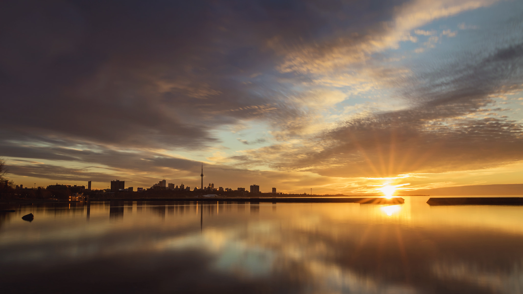 Canon EOS 7D Mark II + Sigma 18-35mm f/1.8 DC HSM sample photo. Toronto rising photography