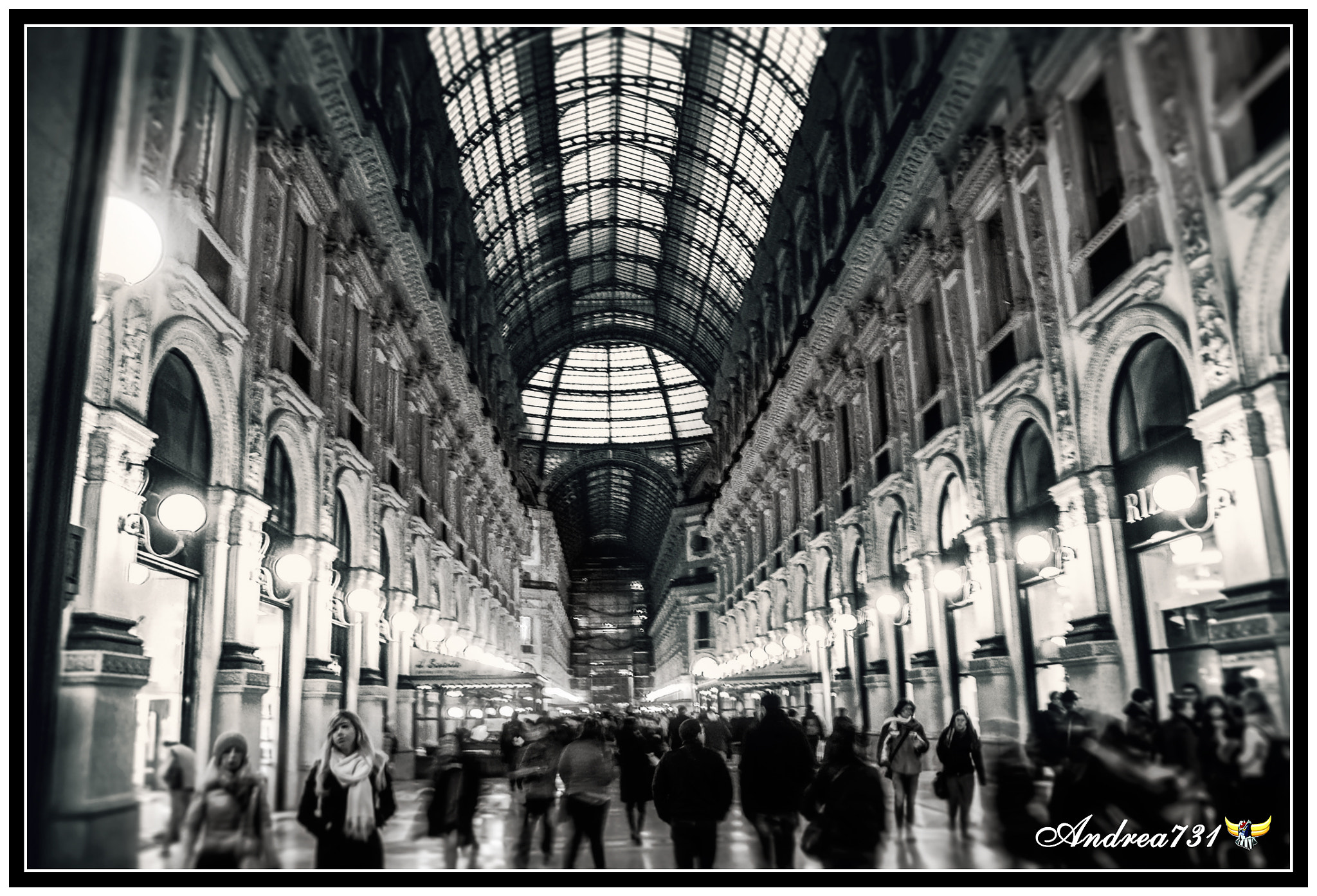 Canon EF-S 18-55mm F3.5-5.6 II sample photo. Gallery vittorio emanuele ii, milan photography