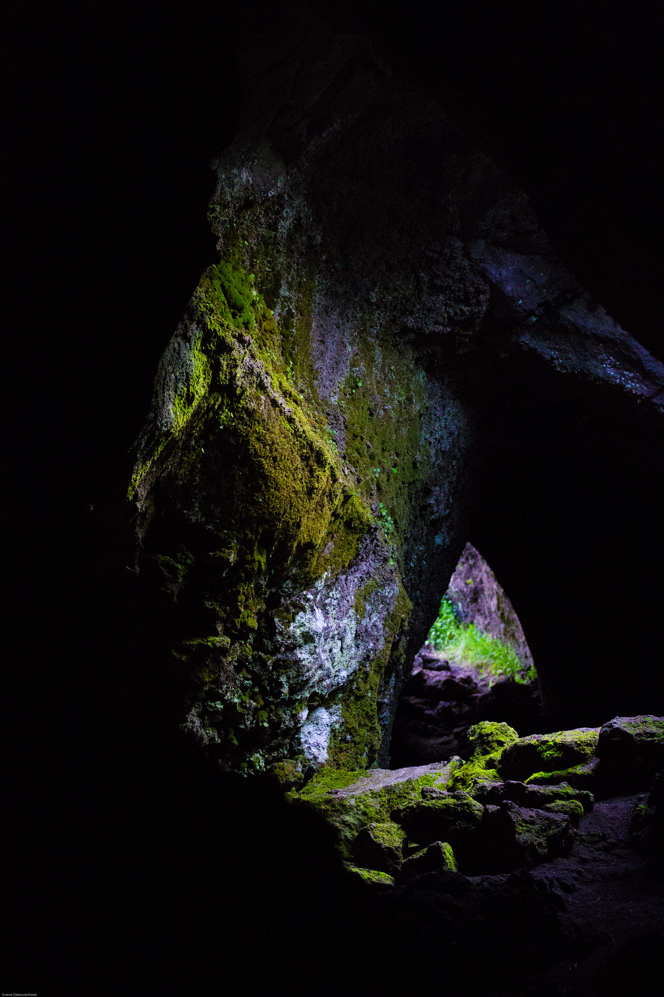 Canon EOS 700D (EOS Rebel T5i / EOS Kiss X7i) + Canon EF 70-200mm F4L USM sample photo. Lava tube photography