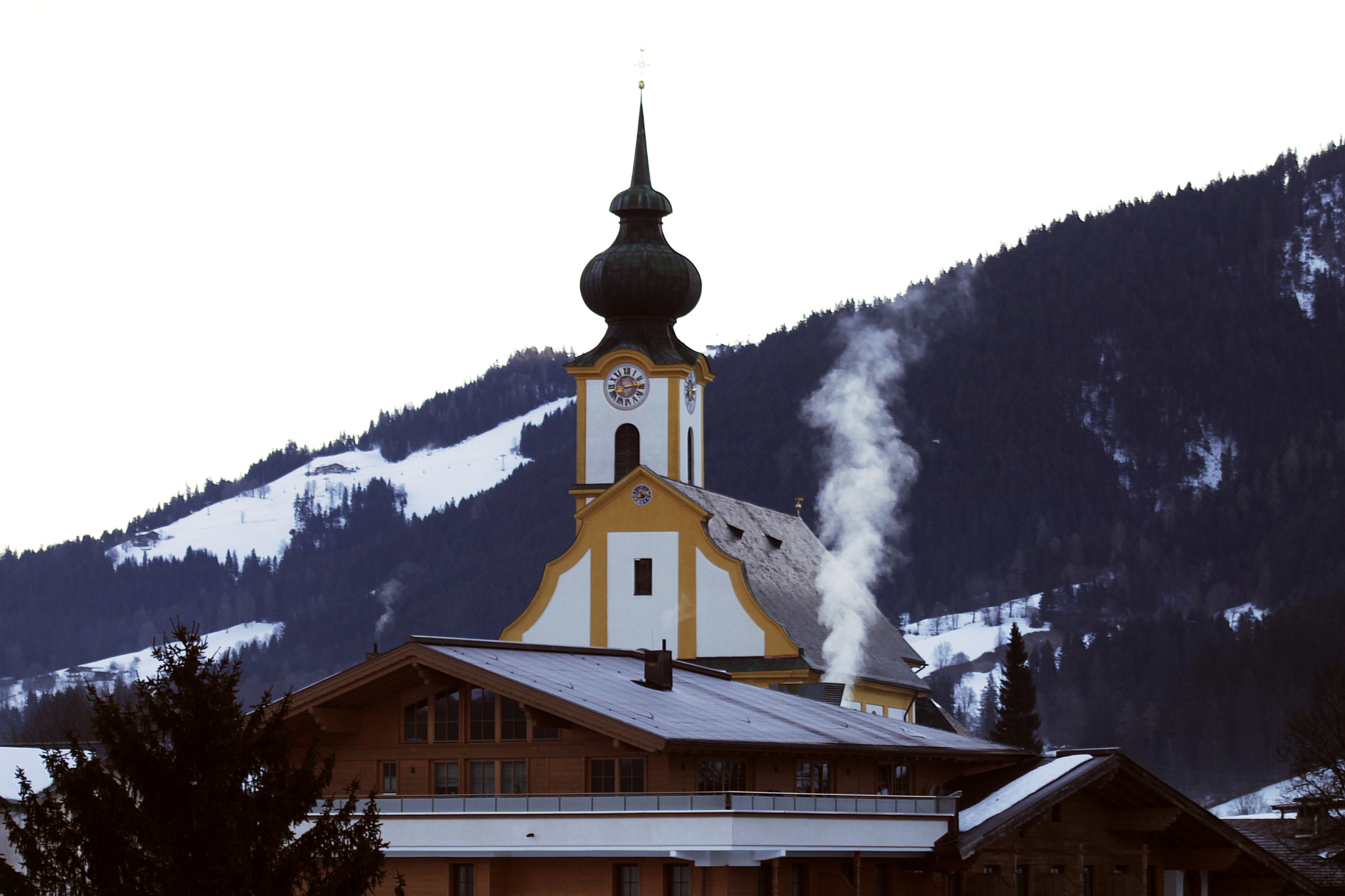 Canon EF 75-300mm f/4-5.6 USM sample photo. Church photography