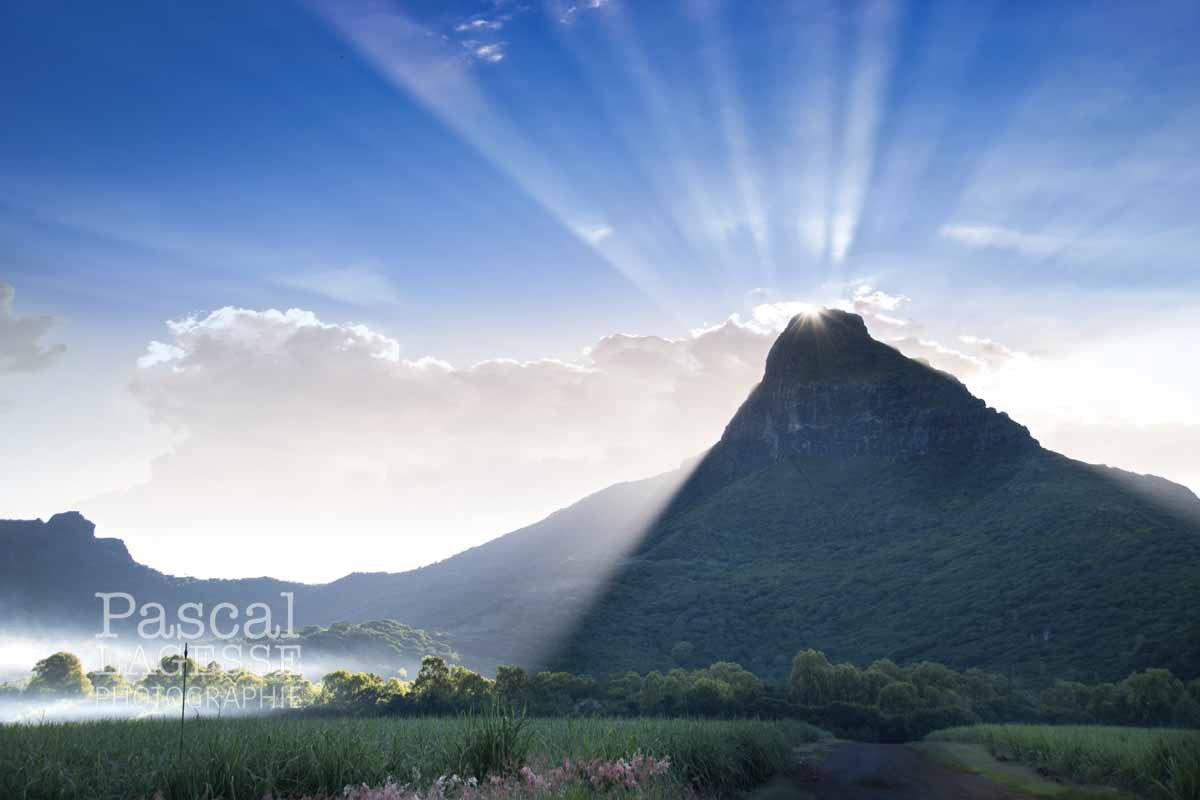 Nikon D500 + Sigma 18-250mm F3.5-6.3 DC Macro OS HSM sample photo. Sunrise over rempart mountain-mauritius photography