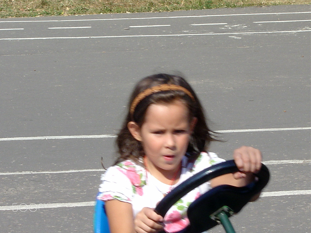 Sony DSC-P10 sample photo. Little girl drive a car photography