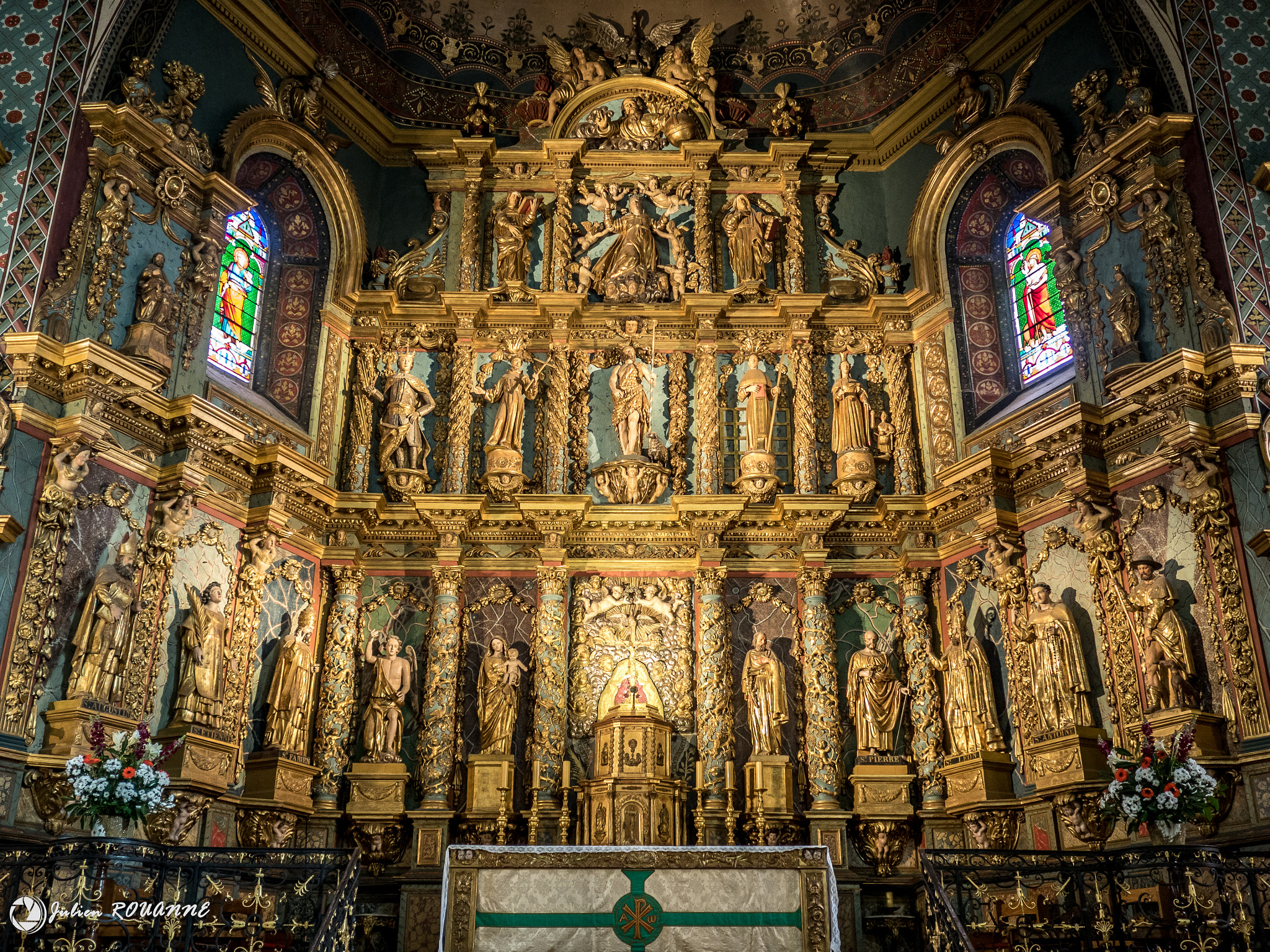 Olympus OM-D E-M5 II + Olympus M.Zuiko Digital 17mm F1.8 sample photo. Retable de la cathédrale de saint jean de luz photography