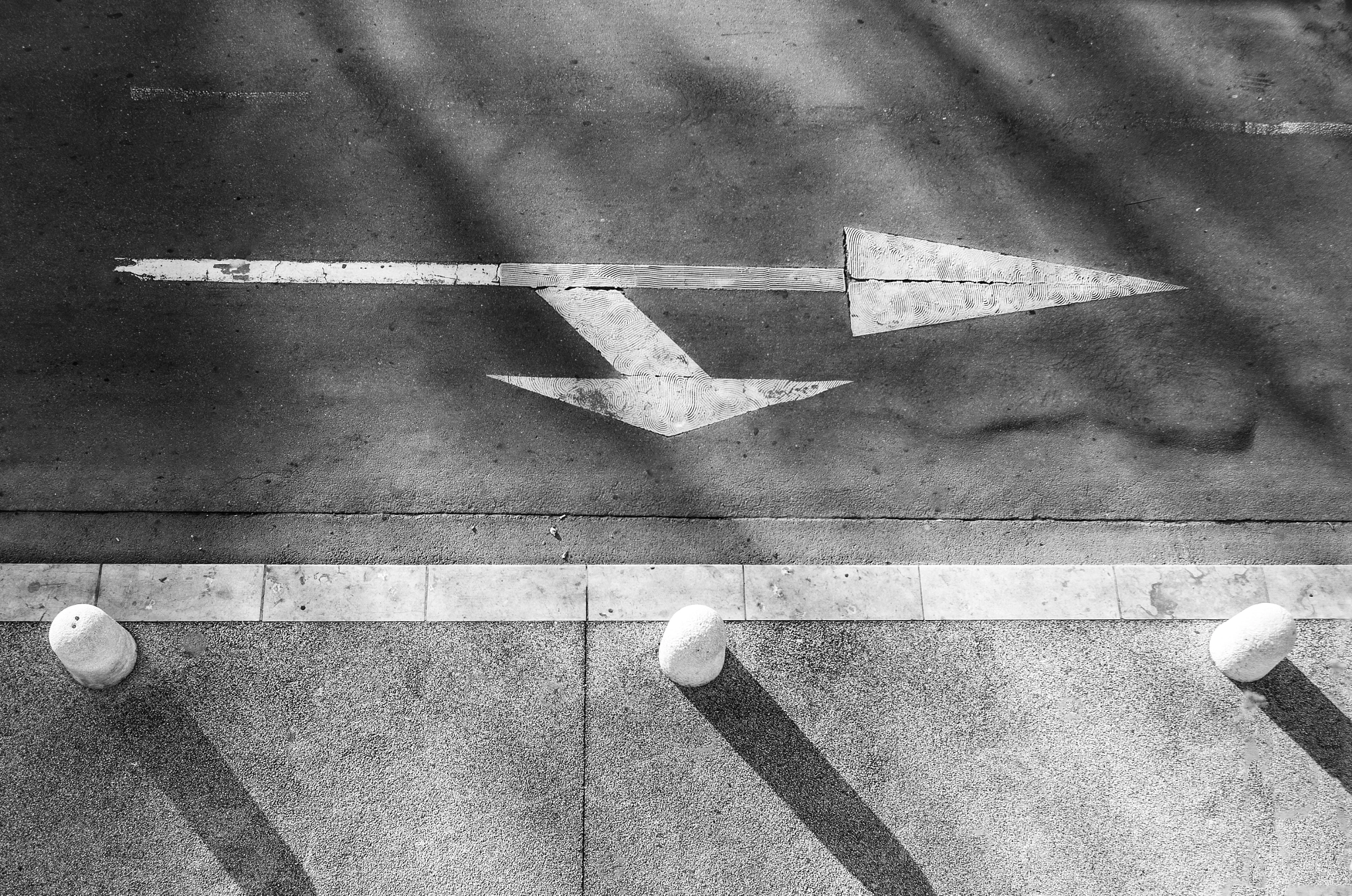 Pentax smc DA 18-55mm F3.5-5.6 AL WR sample photo. Street arrows photography