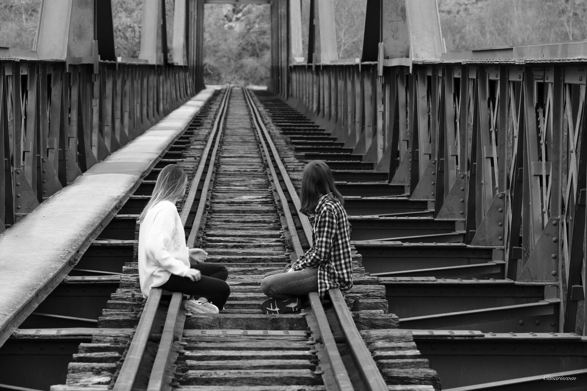 Fujifilm X-Pro2 + Fujifilm XF 100-400mm F4.5-5.6 R LM OIS WR sample photo. Las chicas del tren photography