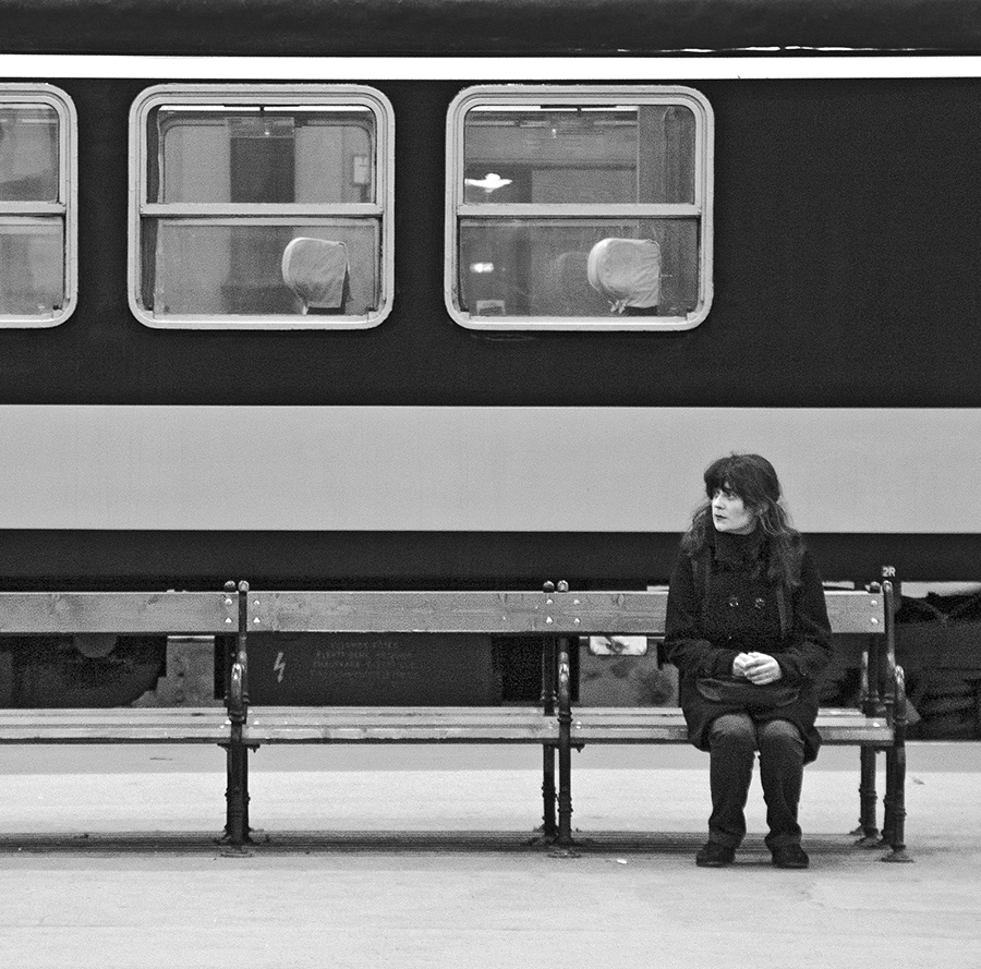 KONICA MINOLTA DYNAX 7D sample photo. Waiting photography