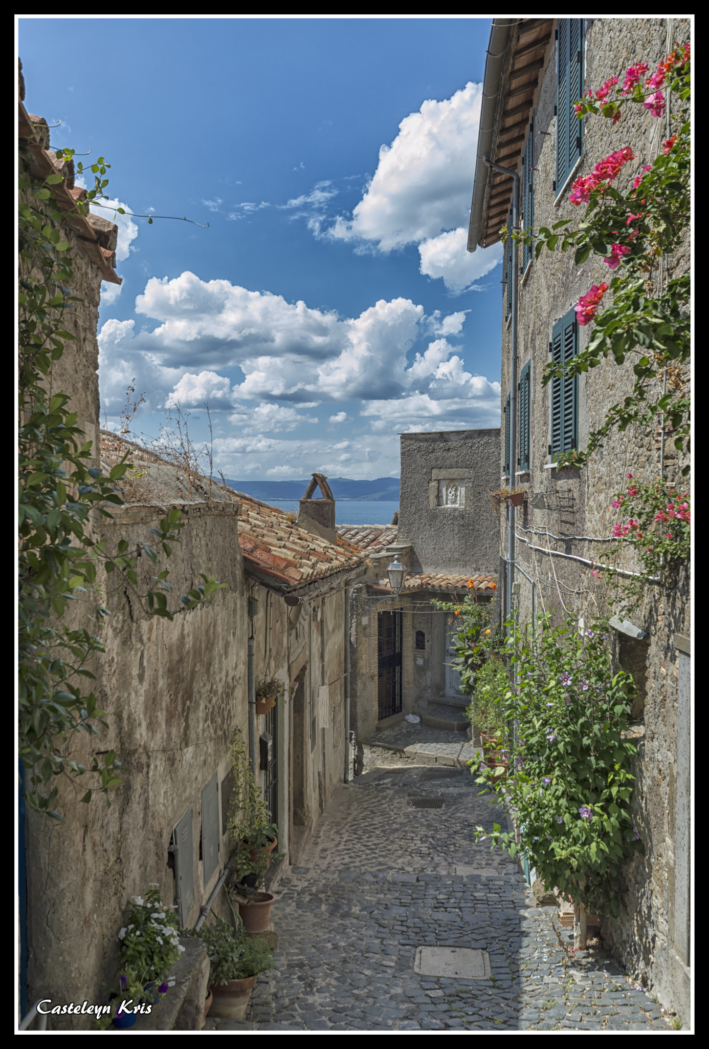 Sigma 10-20mm F3.5 EX DC HSM sample photo. Streets of lago di bracciano photography