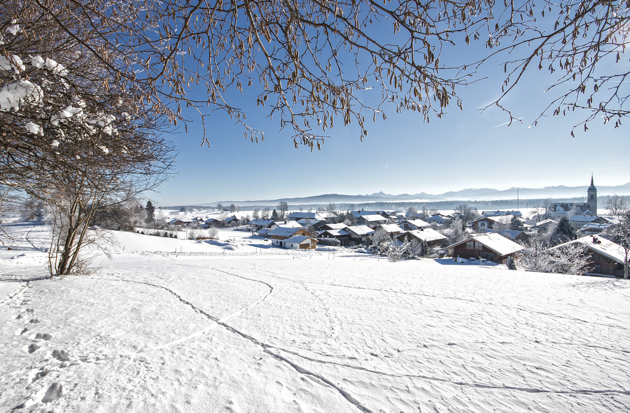 Canon EOS 80D + Sigma 10-20mm F4-5.6 EX DC HSM sample photo. Overview village and alps photography