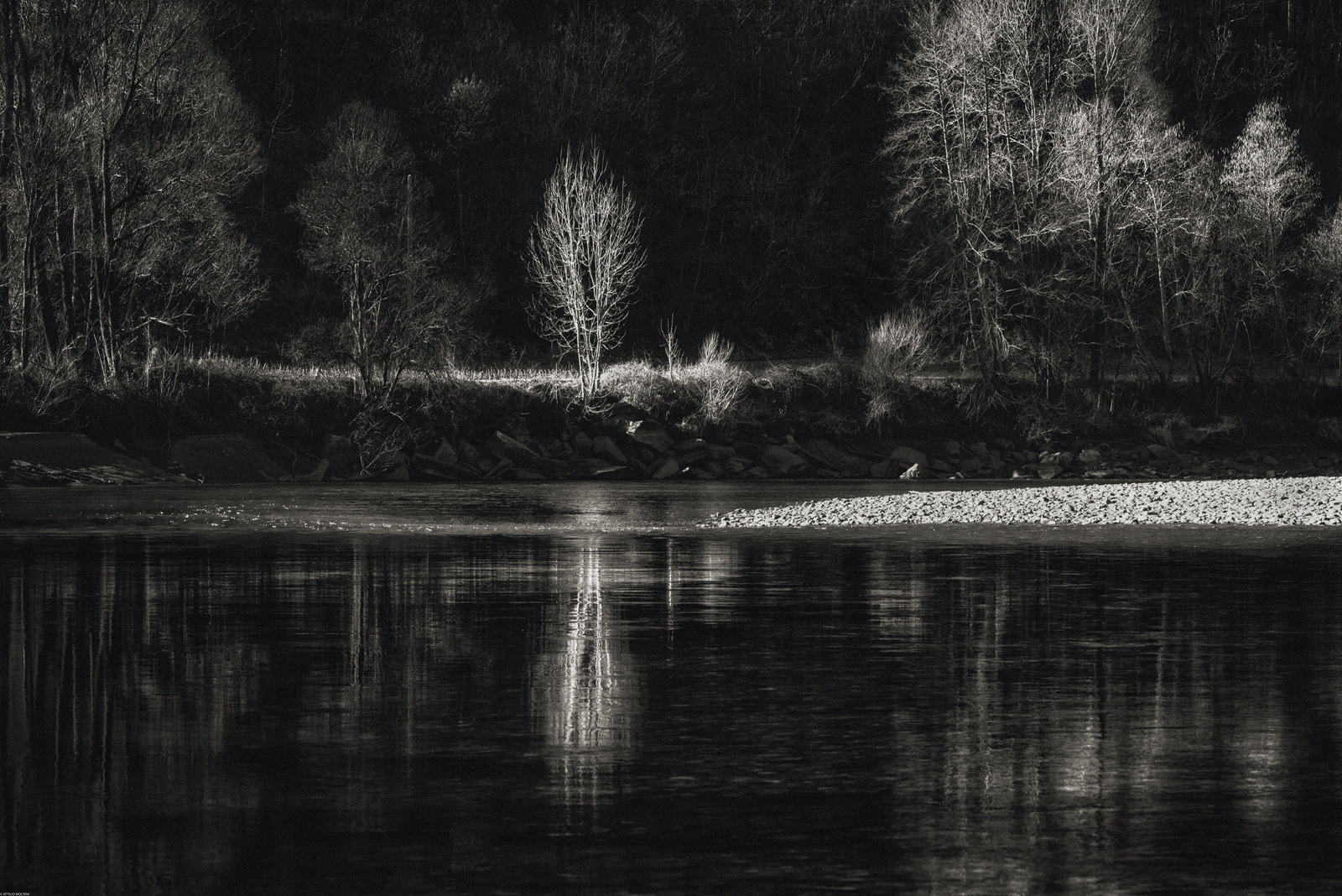 Nikon AF-S Nikkor 70-200mm F4G ED VR sample photo. Black river photography