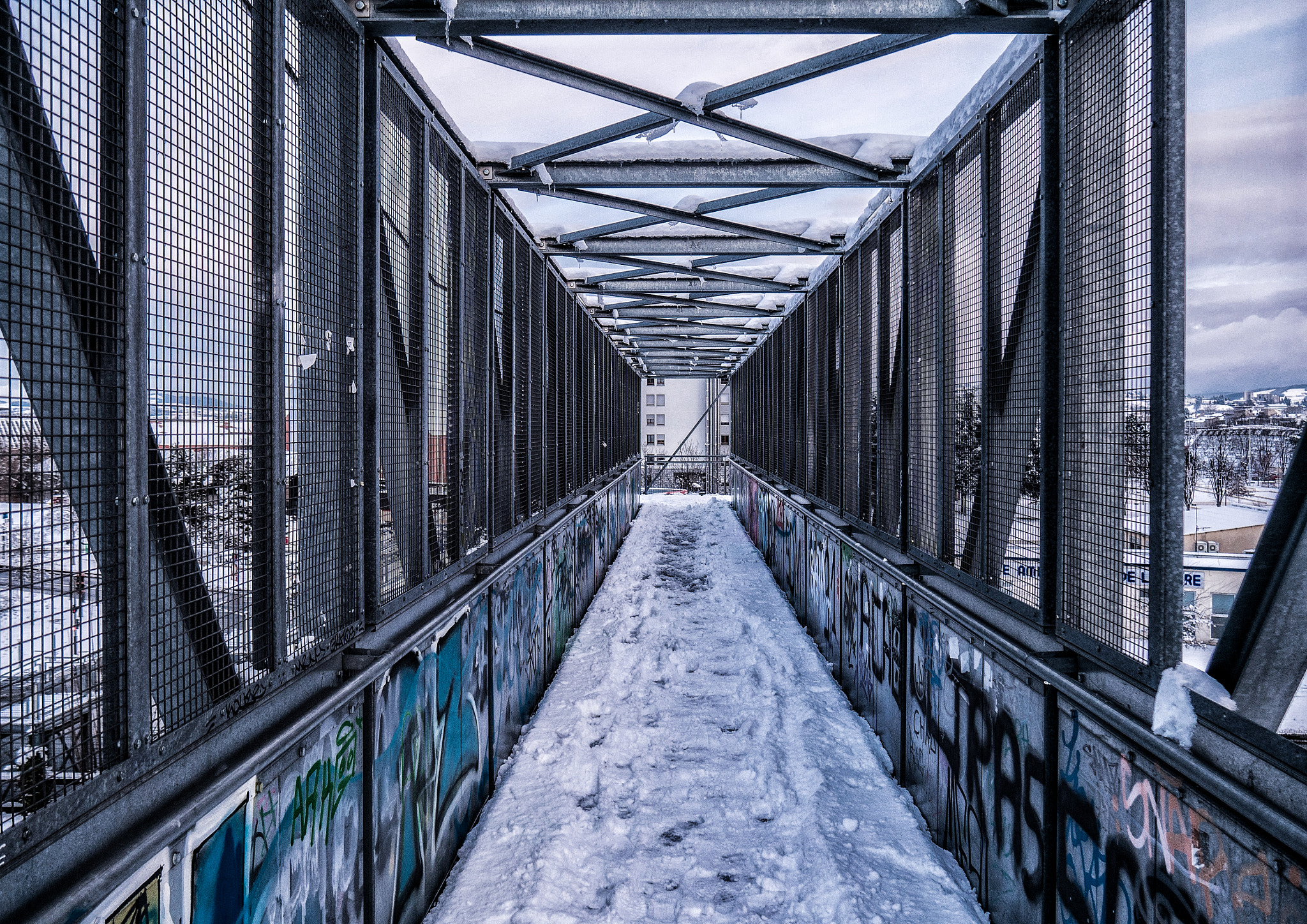 Panasonic Lumix DMC-G7 sample photo. La passerelle sous la neige photography