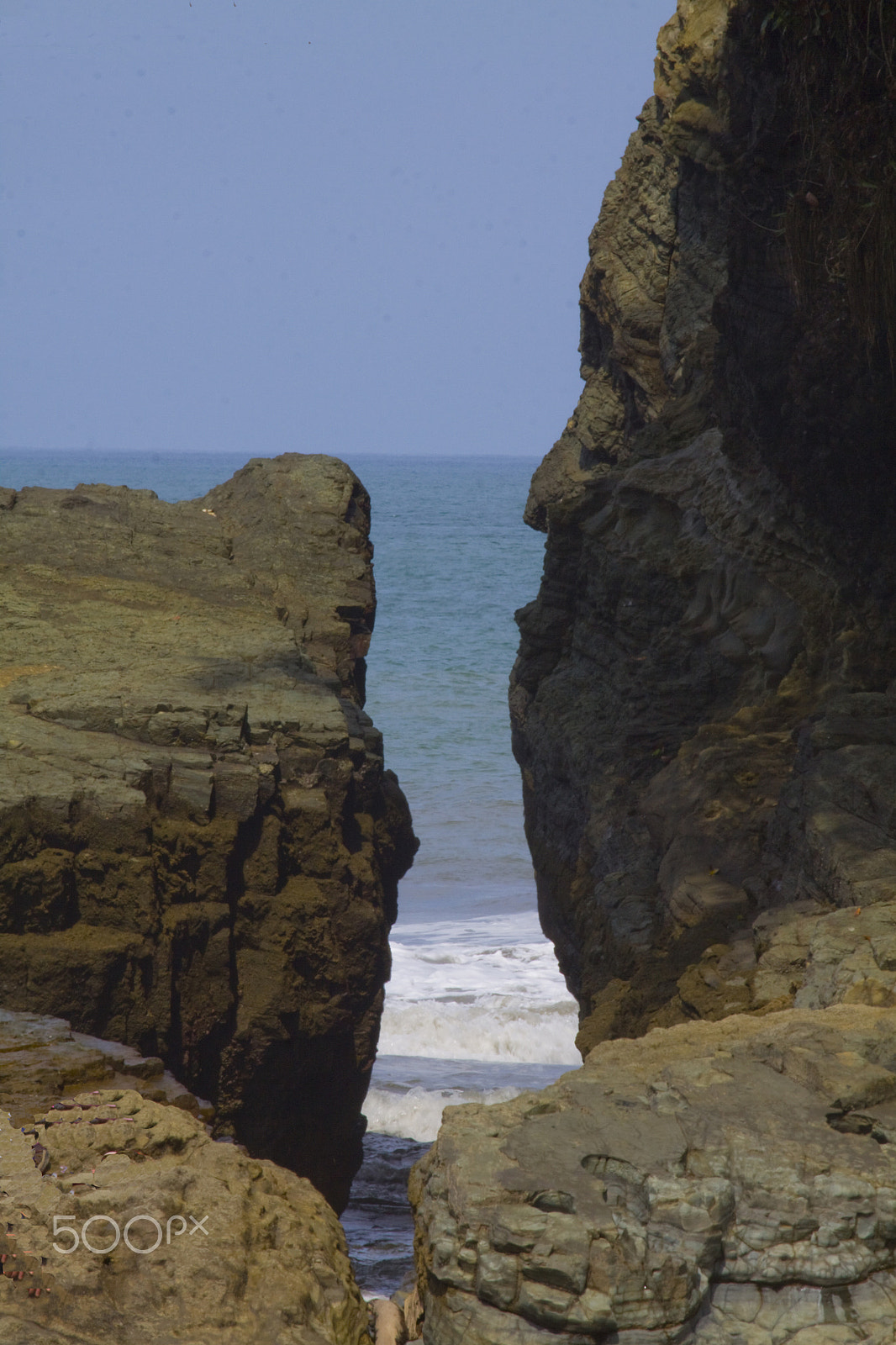 Canon EF 100-400mm F4.5-5.6L IS USM sample photo. The rock face photography