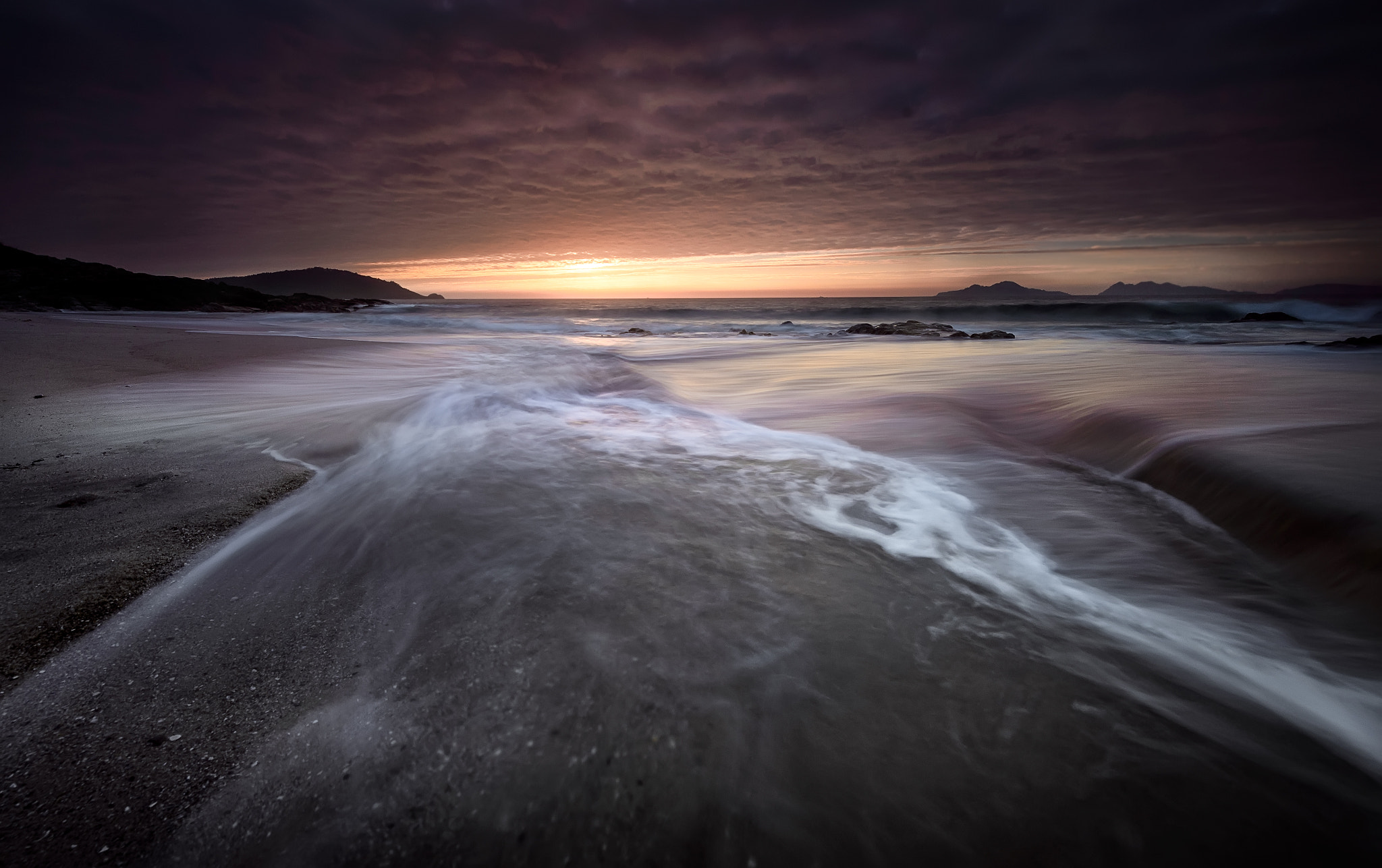 Nikon AF-S Nikkor 14-24mm F2.8G ED sample photo. The sweep of the waves photography