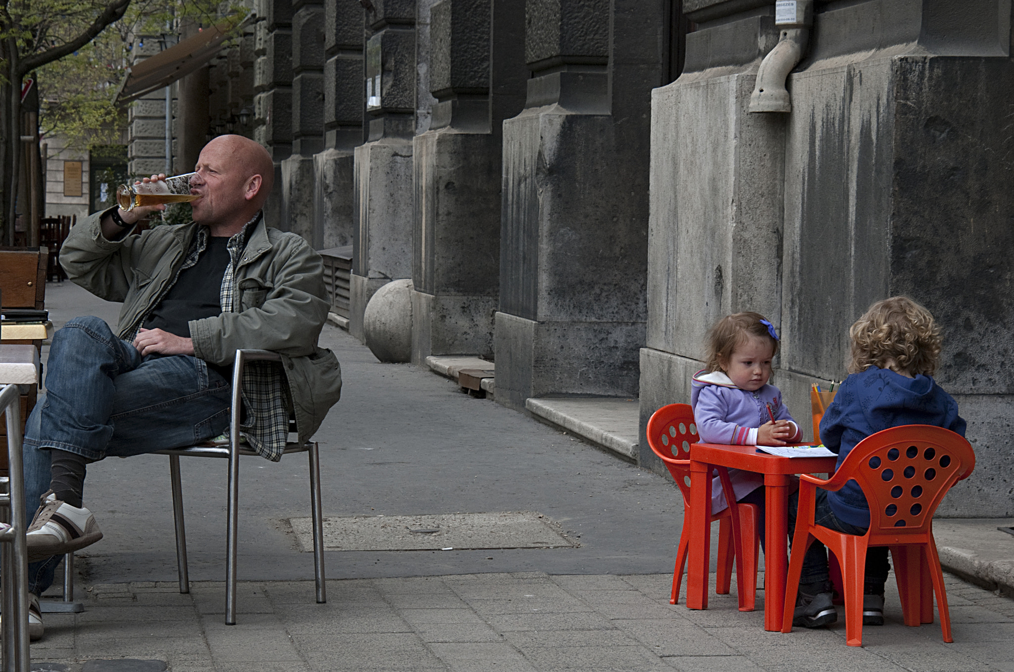 Nikon AF Nikkor 24-85mm F2.8-4D IF sample photo. Streetlife photography