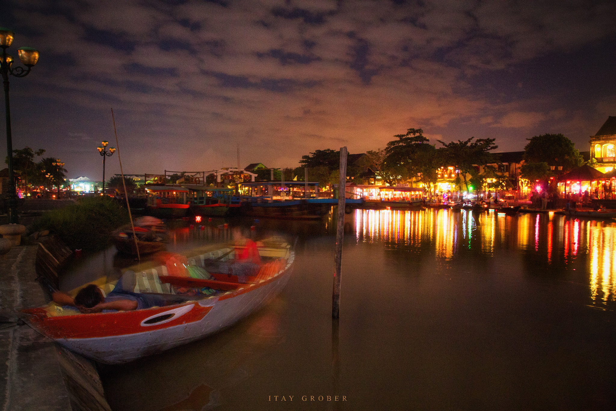 Canon EF-S 17-55mm F2.8 IS USM sample photo. Hoi an lantern festival photography